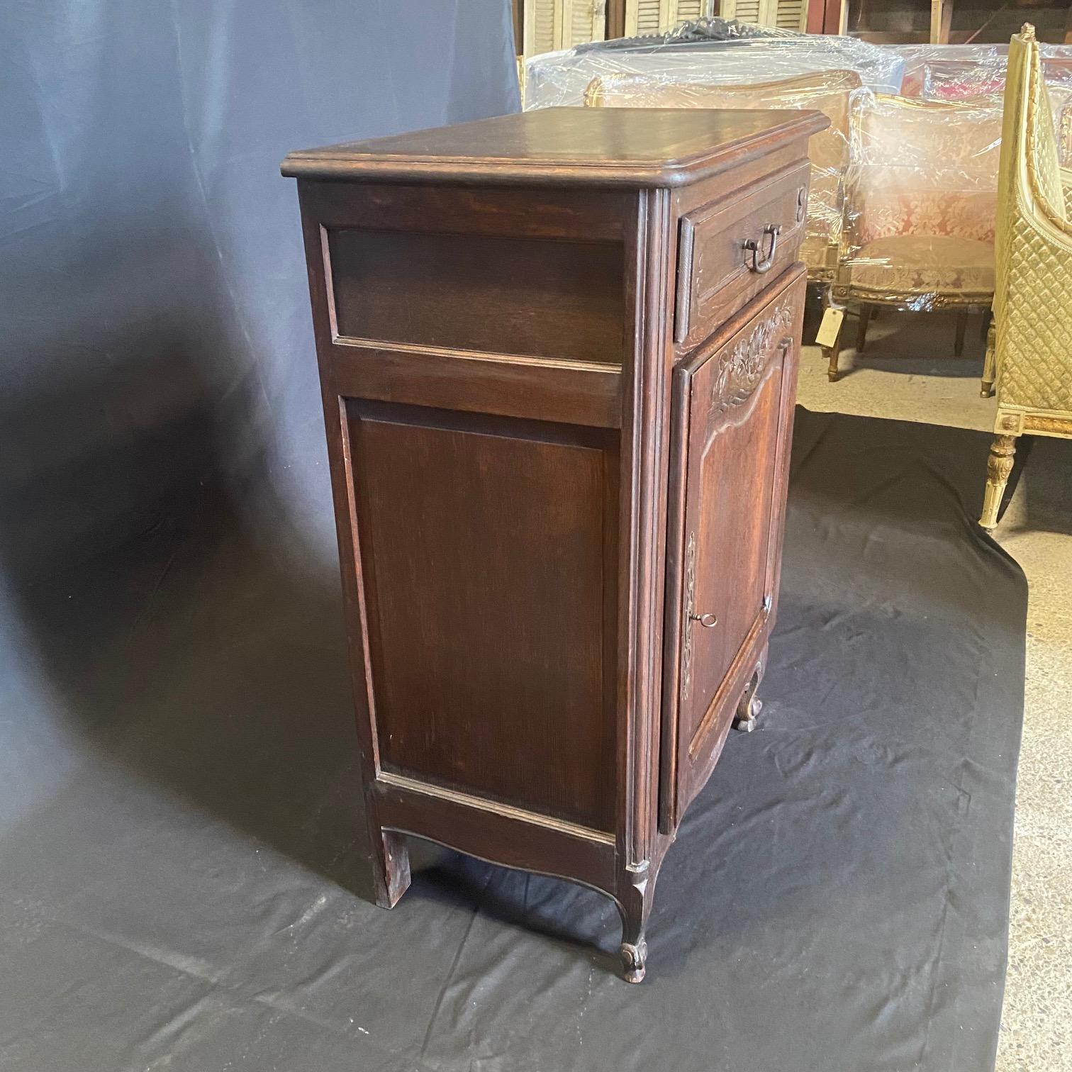 Cabinet Petite Buffet in quercia Luigi XV francese del XIX secolo in vendita 2
