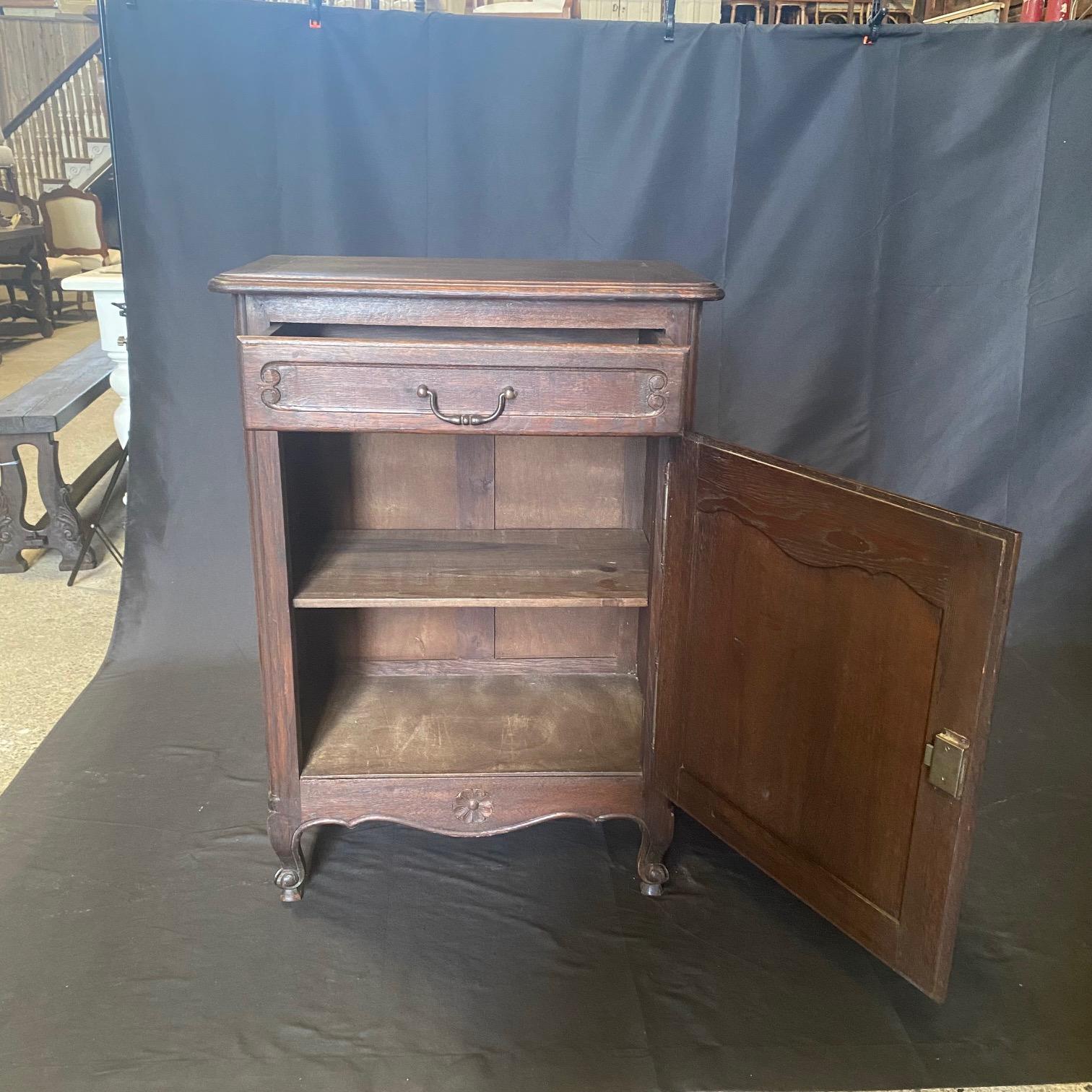 Cabinet Petite Buffet in quercia Luigi XV francese del XIX secolo in vendita 3