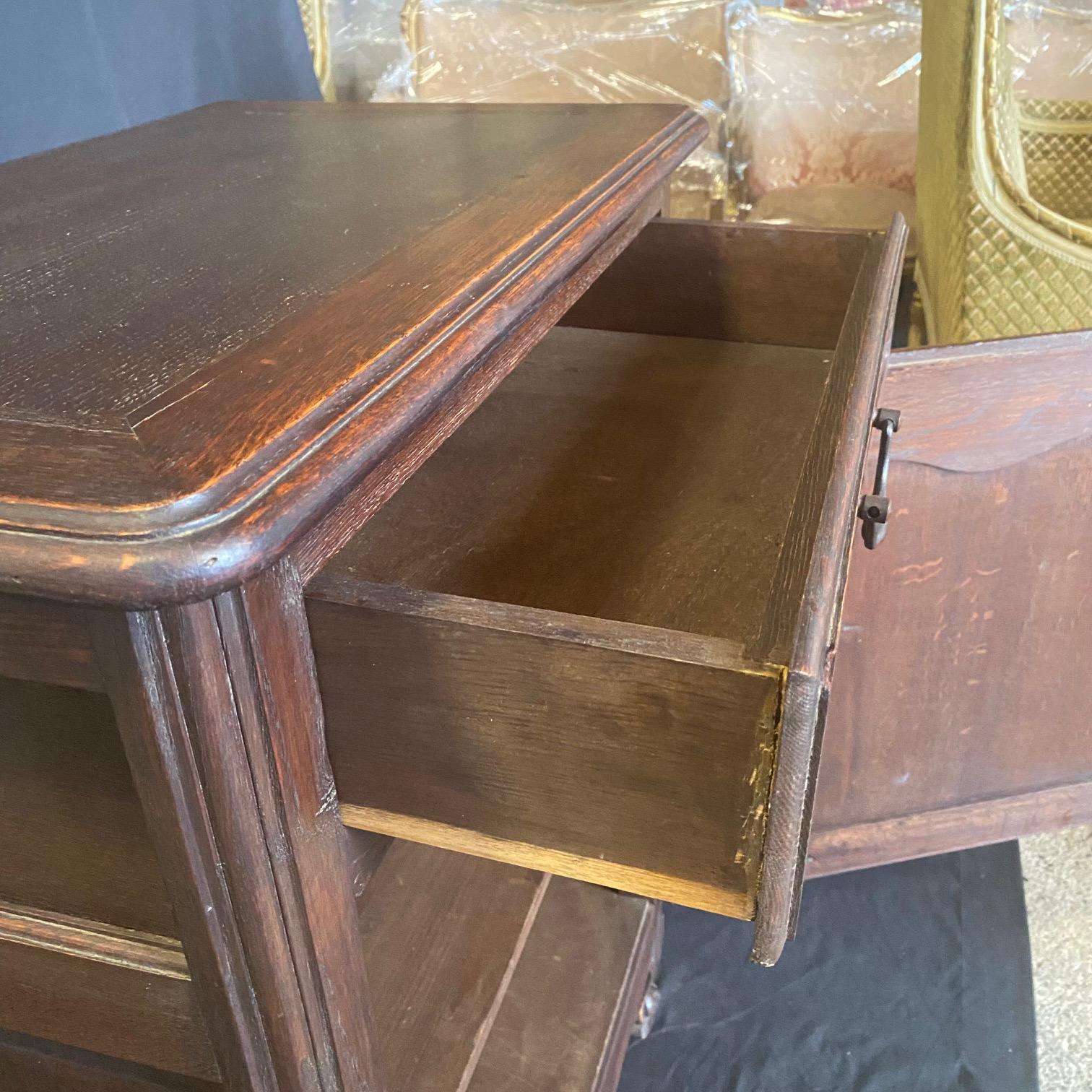 Cabinet Petite Buffet in quercia Luigi XV francese del XIX secolo in vendita 4