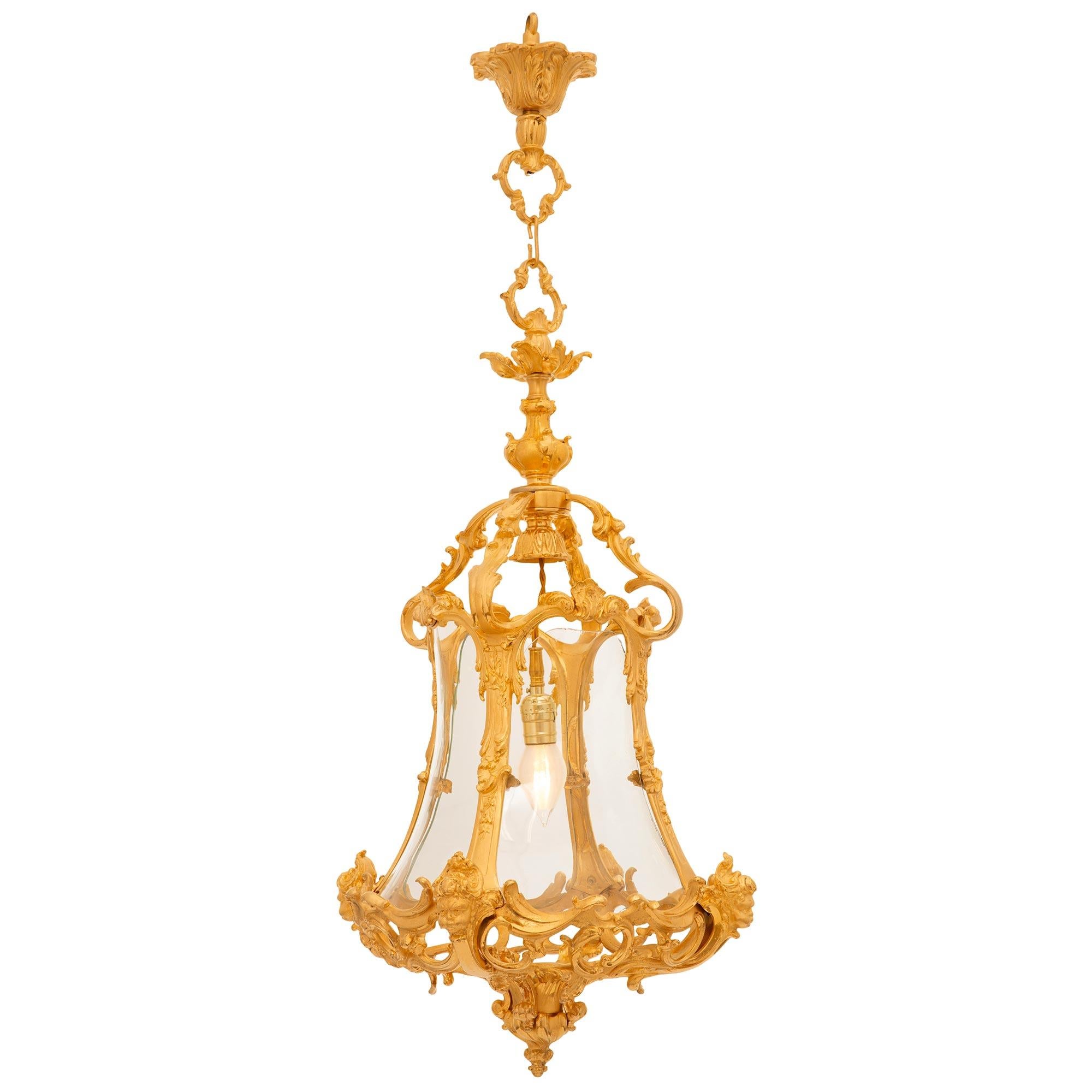 Français Lanterne en bronze doré et verre de style Louis XV du 19e siècle, Belle Epoque en vente