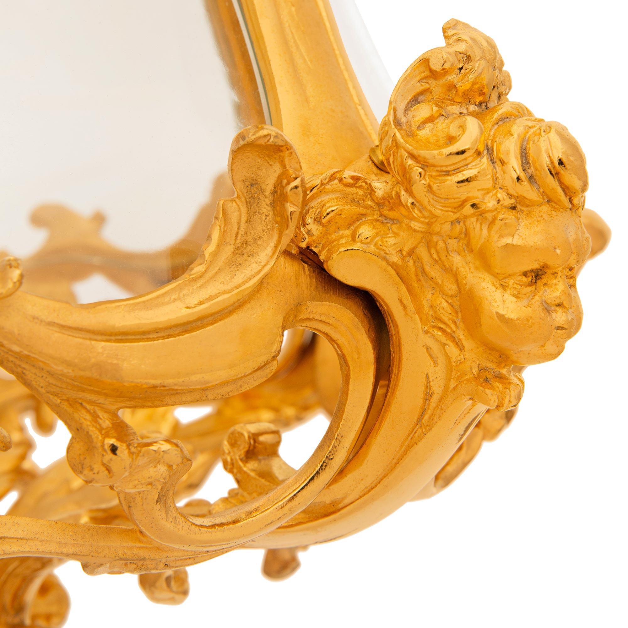 Lanterne en bronze doré et verre de style Louis XV du 19e siècle, Belle Epoque en vente 1