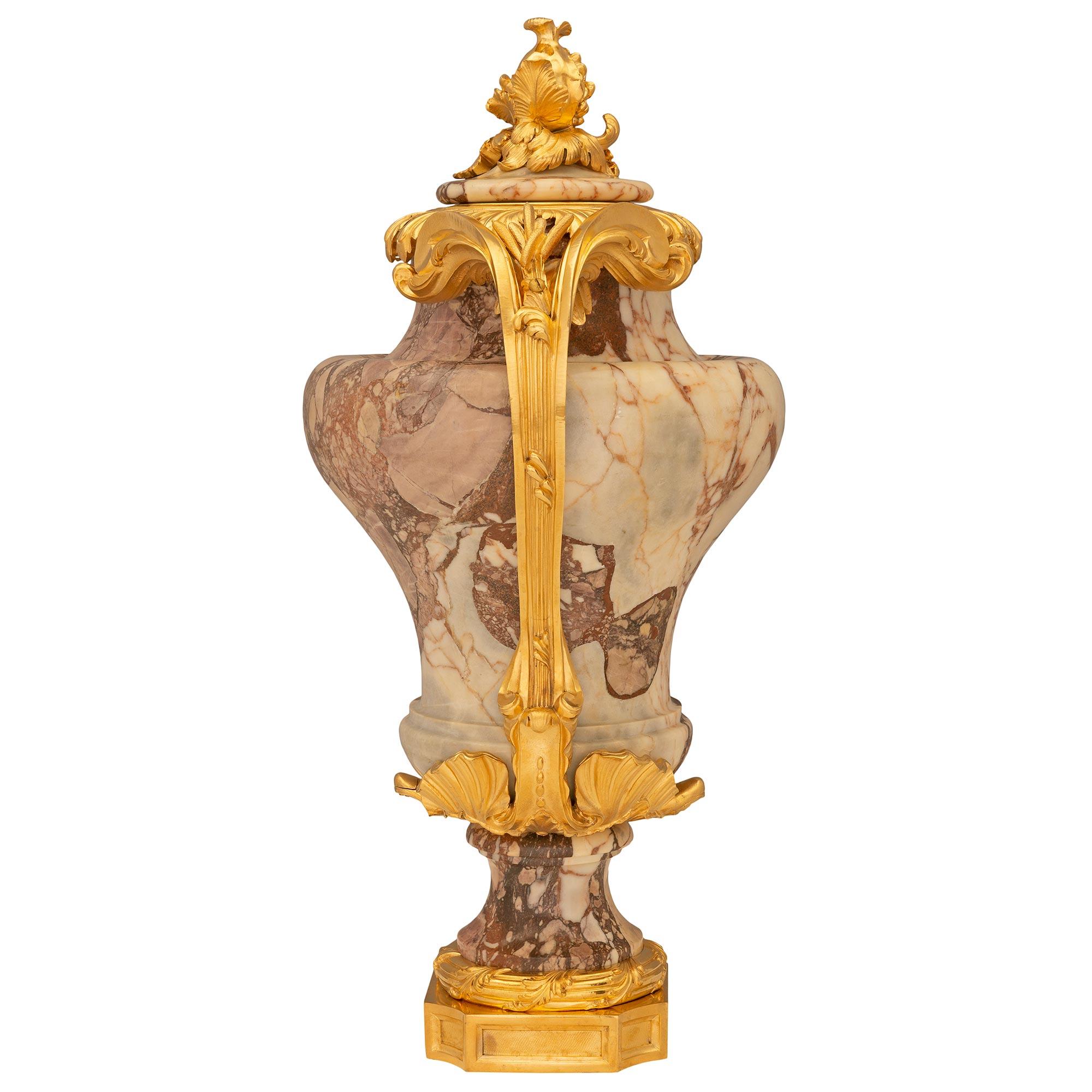 French 19th Century Louis XV St. Brèche Violette Marble and Ormolu Urn In Good Condition For Sale In West Palm Beach, FL