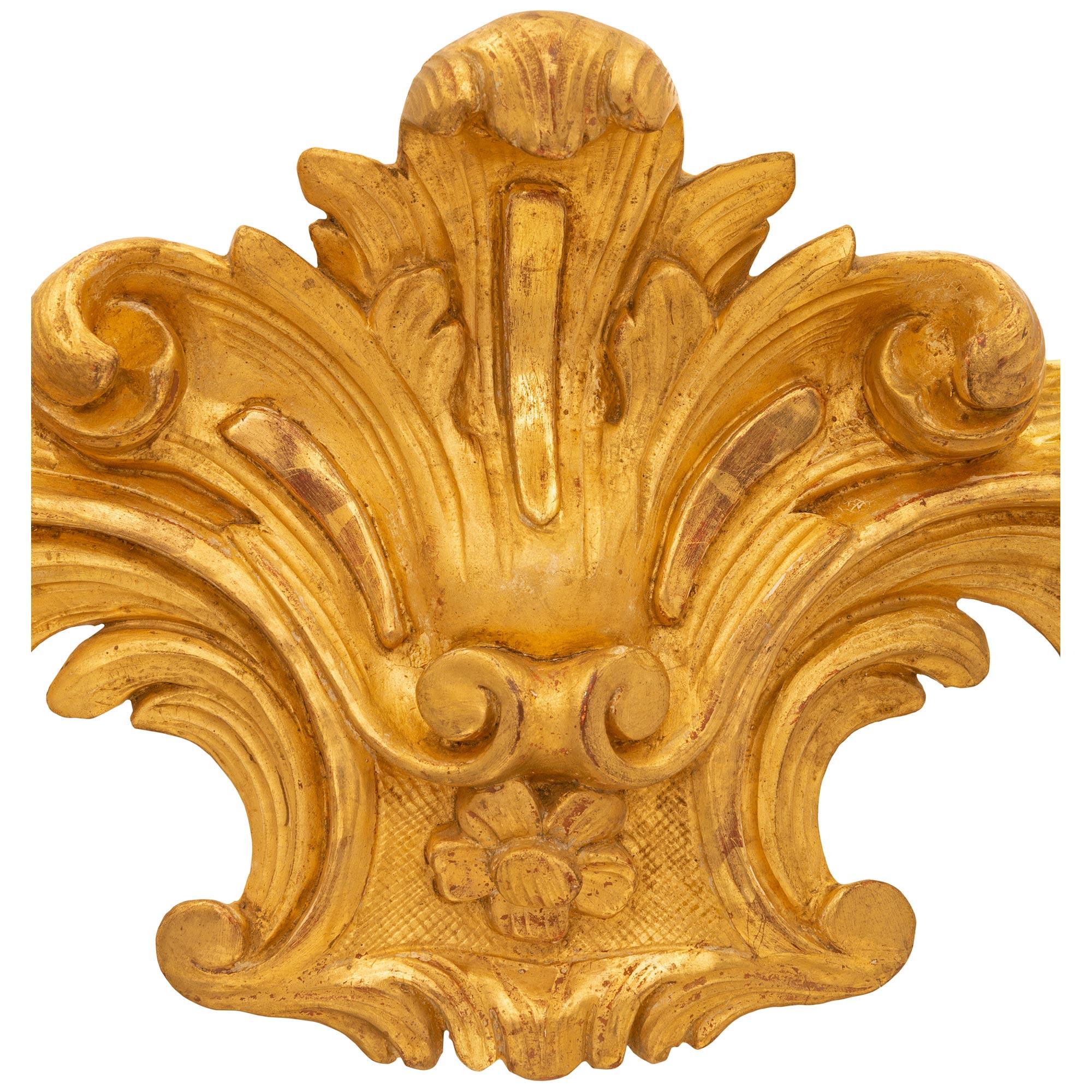 Plaques murales en bois doré sculpté de style Louis XV du XIXe siècle en vente 2