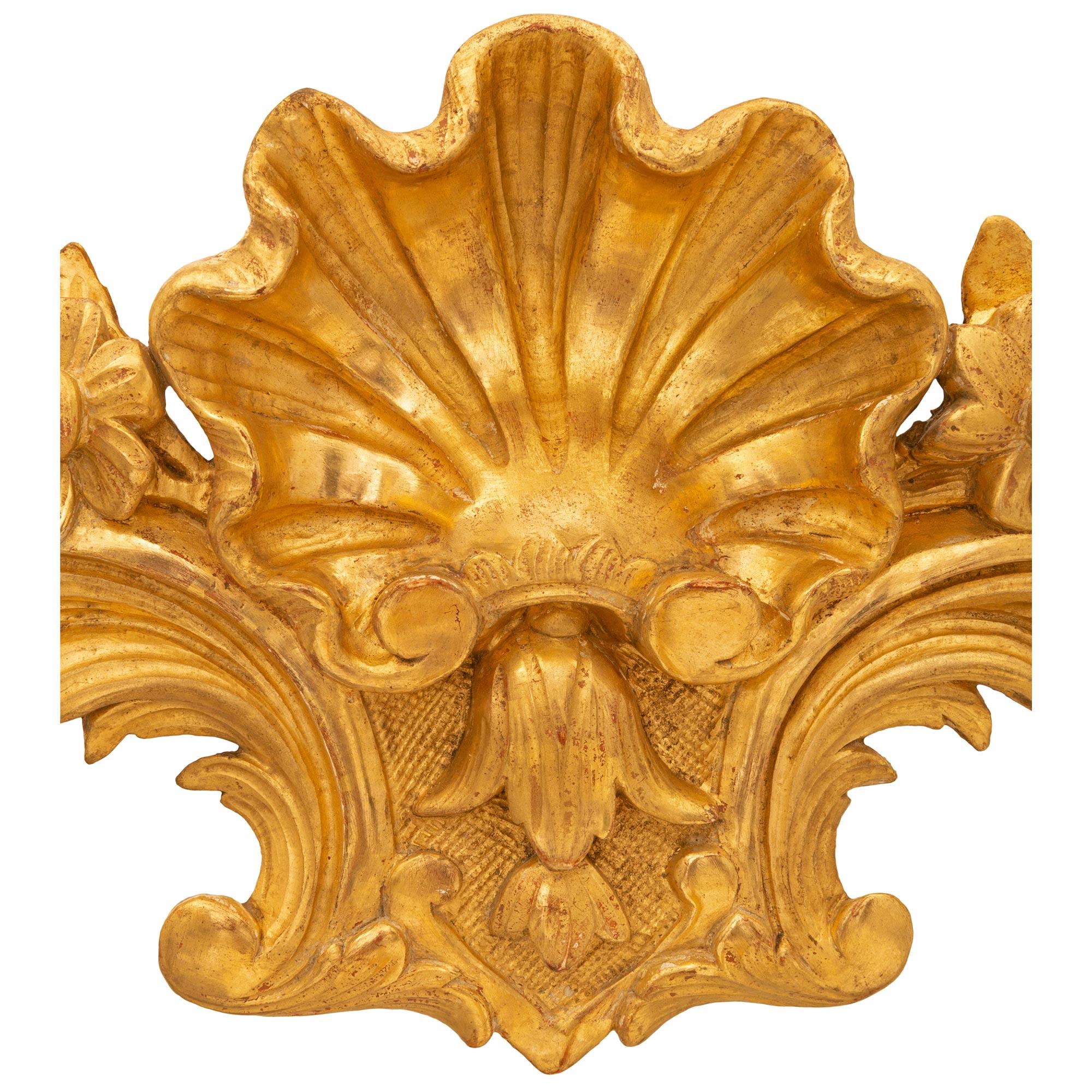 Plaques murales en bois doré sculpté de style Louis XV du XIXe siècle en vente 3