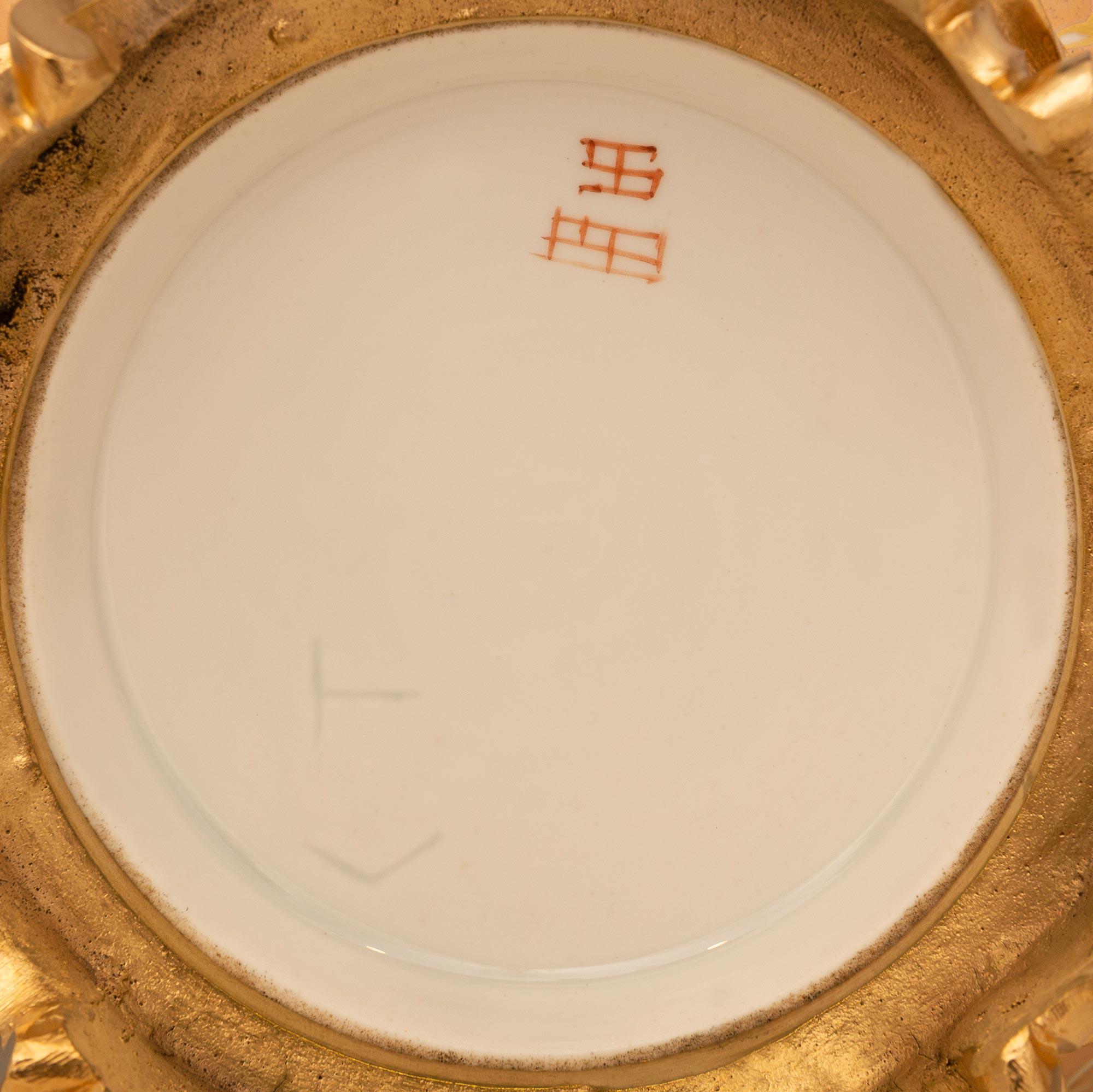 Französische Urne aus chinesischem Exportporzellan und Goldbronze mit Deckel, Louis XV.-Stil, 19. Jahrhundert im Angebot 6