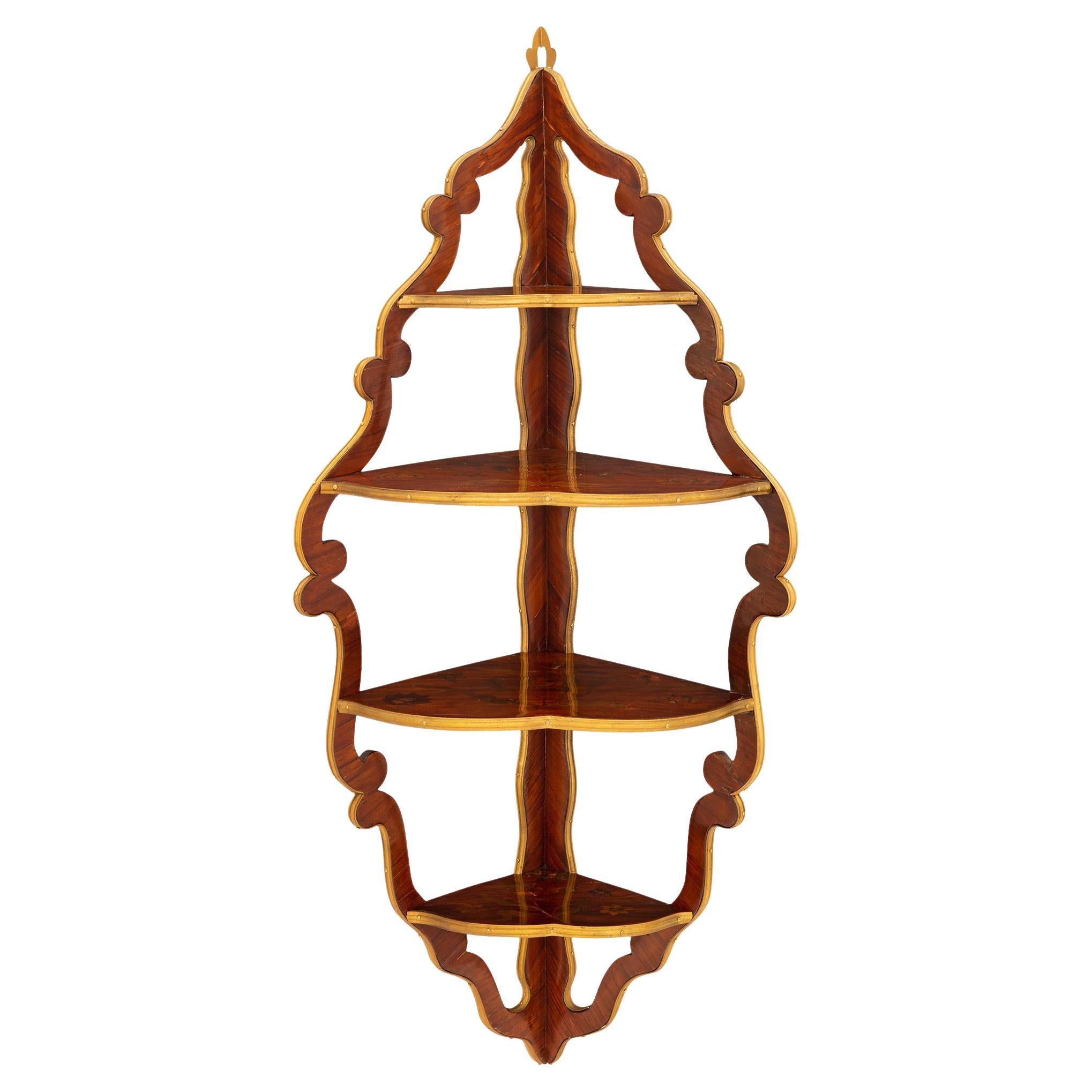 Étagère d'angle Louis XV du 19ème siècle française en vente