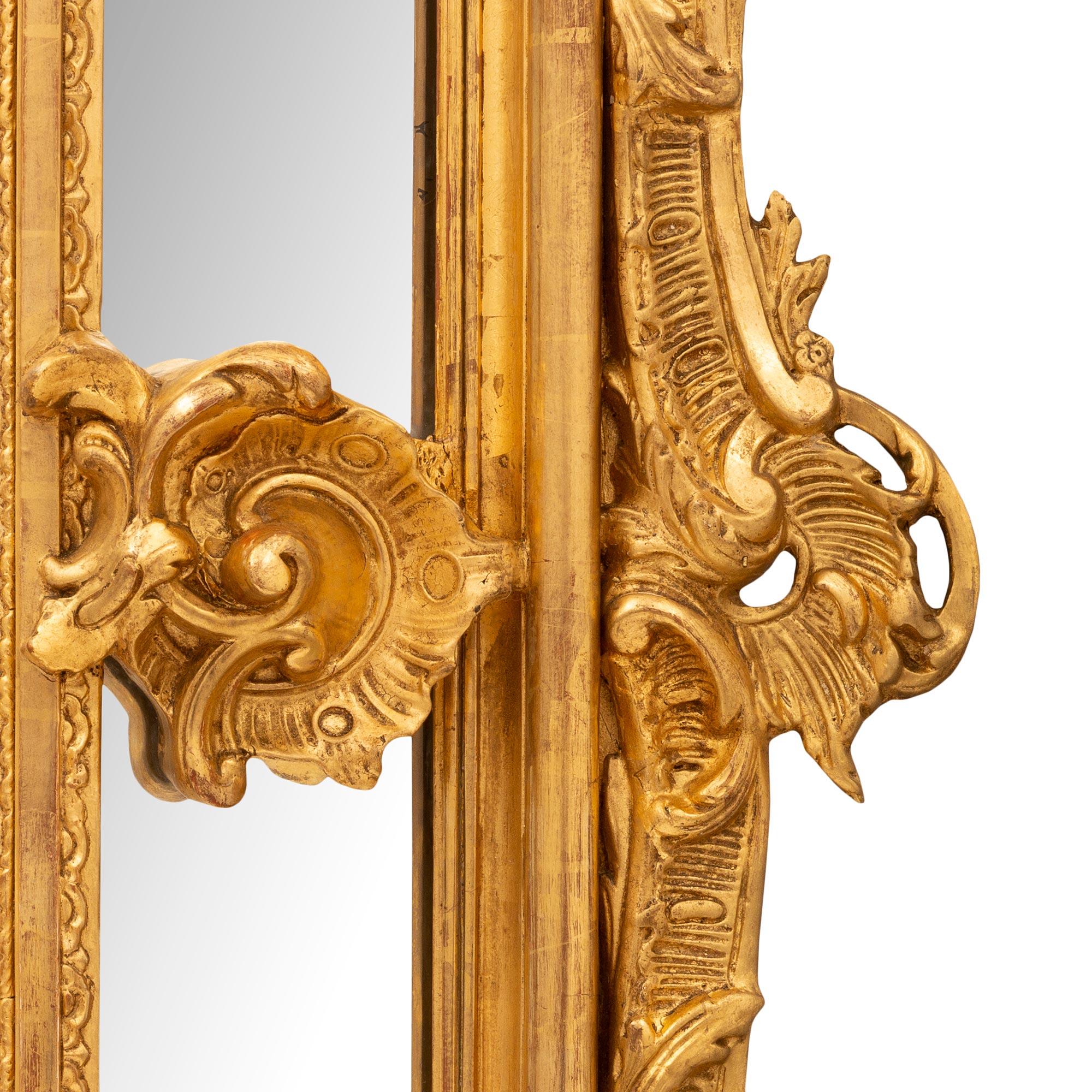 XIXe siècle Miroir français du 19ème siècle de style Louis XV à double cadre en bois doré en vente