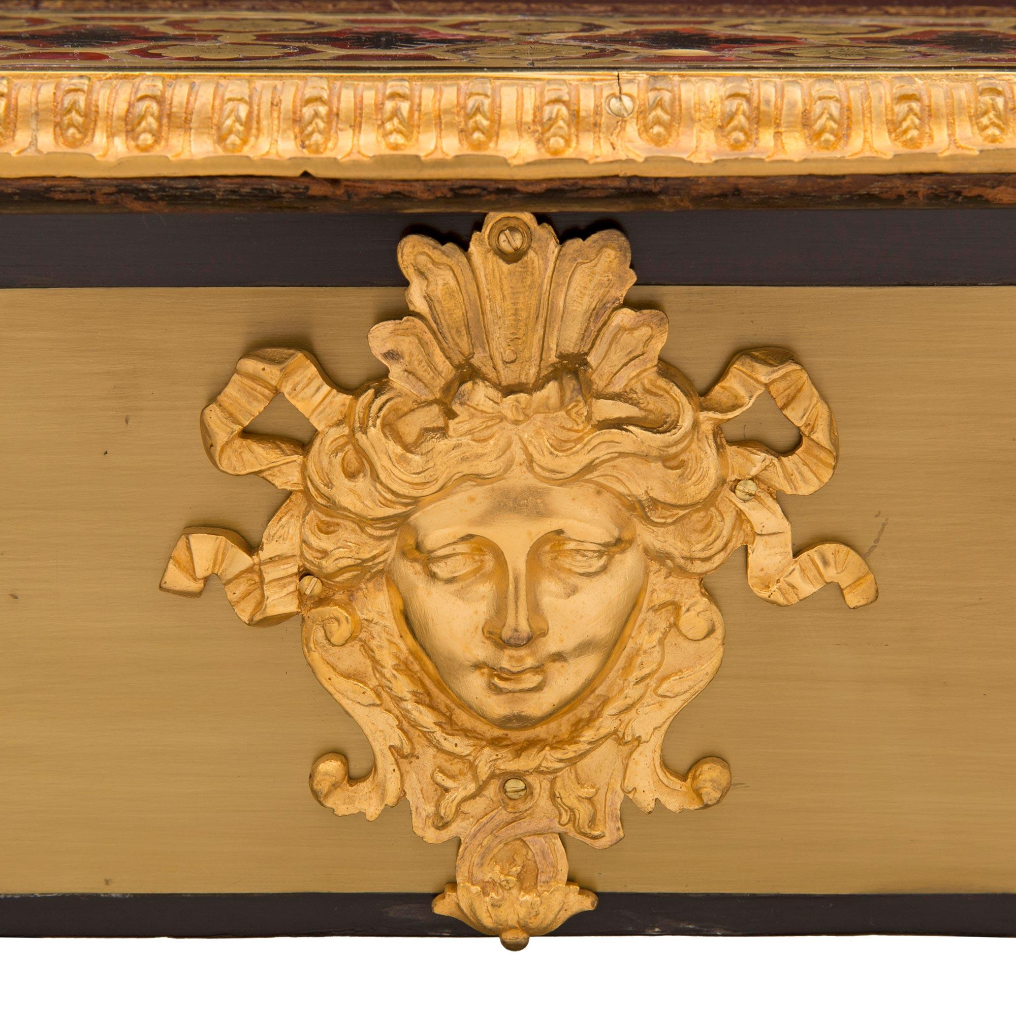 Französisch 19. Jahrhundert Louis XV St. Ebenholz, Schildpatt, Messing, und Leder-Schreibtisch im Angebot 4