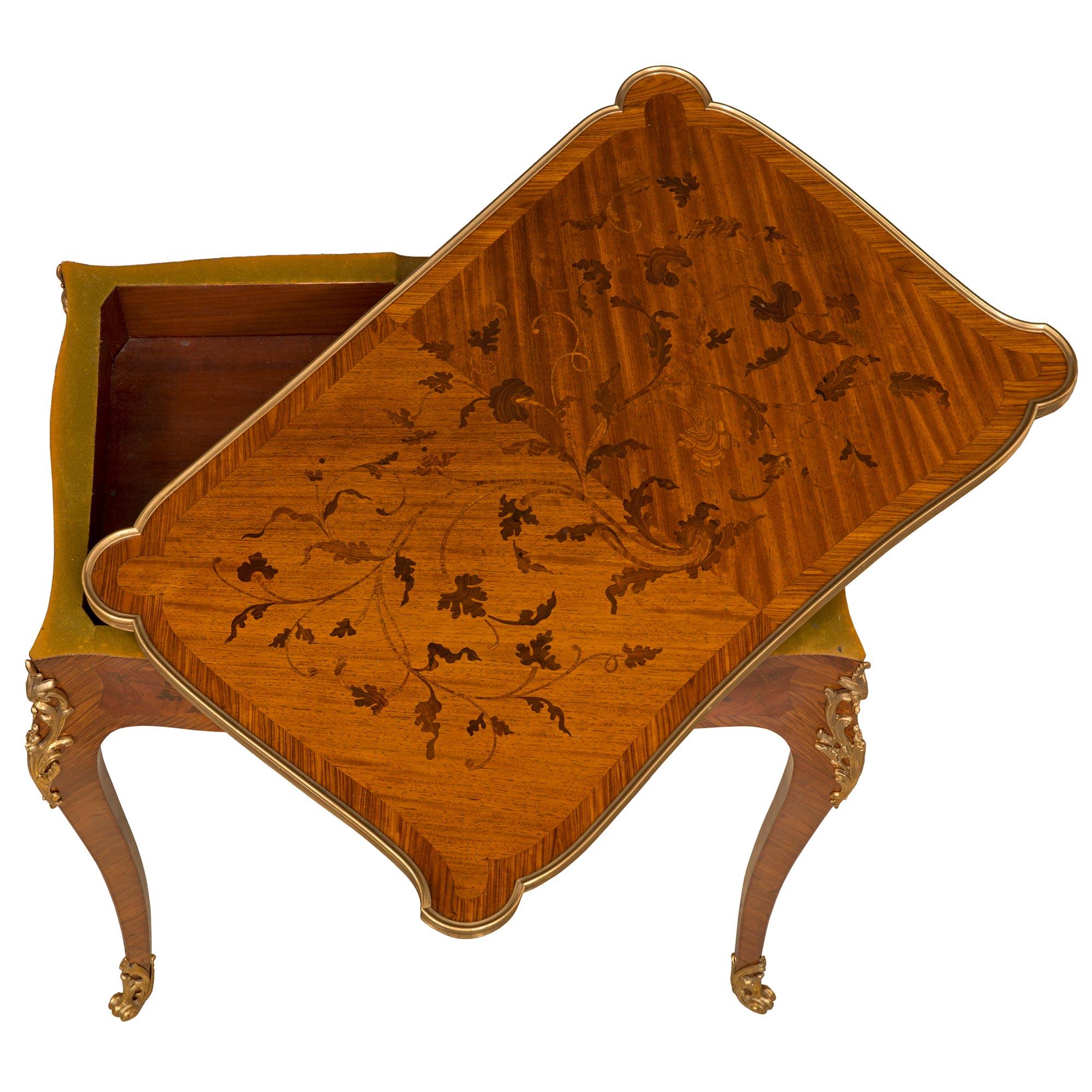 Französischer Louis-XV-Spieltisch mit Flip-Platte aus dem 19. Jahrhundert (Louis XV.) im Angebot