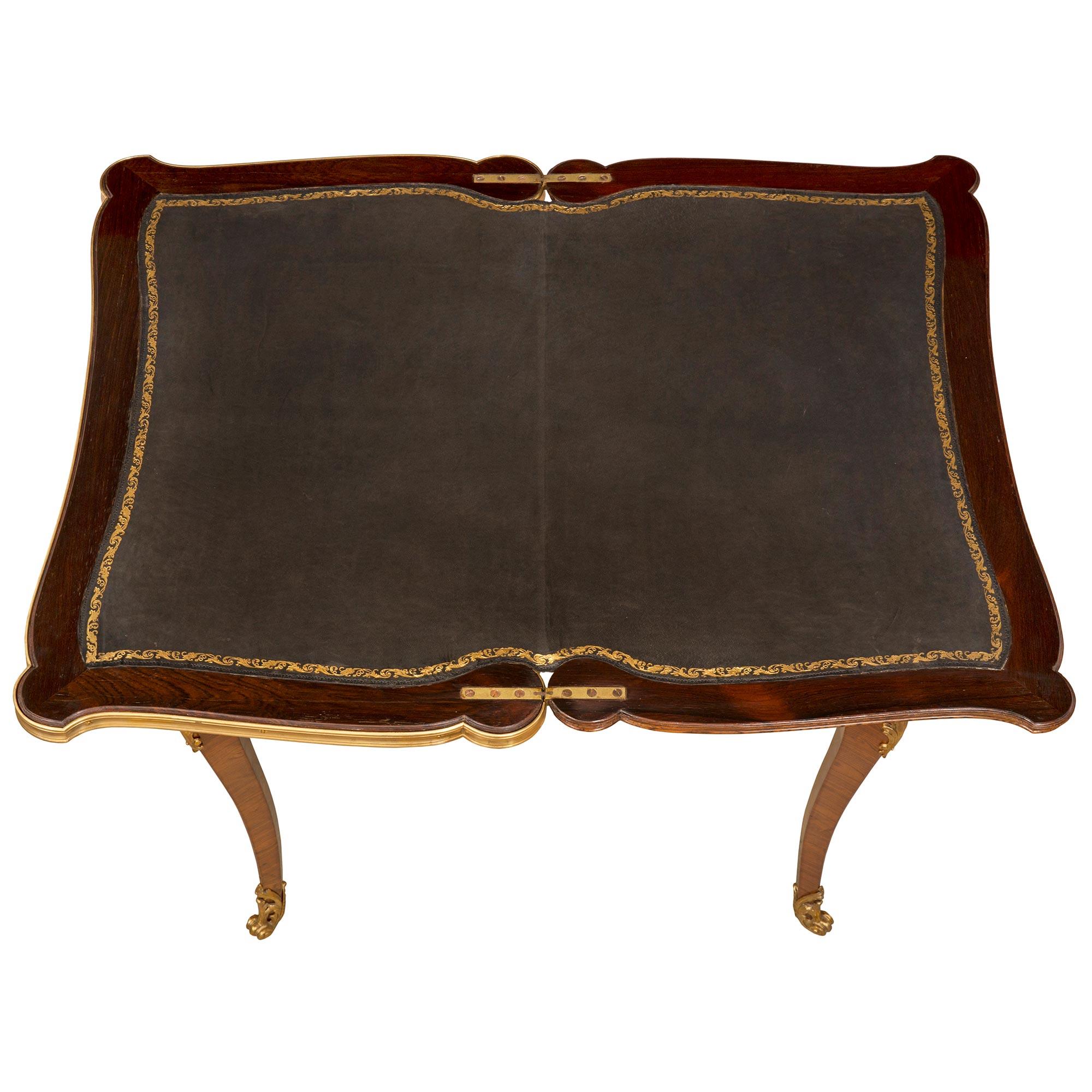 Französischer Louis-XV-Spieltisch mit Flip-Platte aus dem 19. Jahrhundert (Goldbronze) im Angebot
