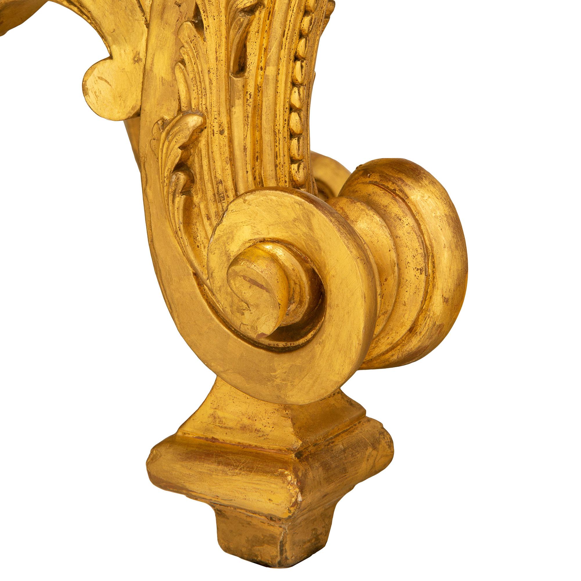 Consola francesa del siglo XIX de madera dorada de San Luis XV y mármol Rouge De Languedoc en venta 6