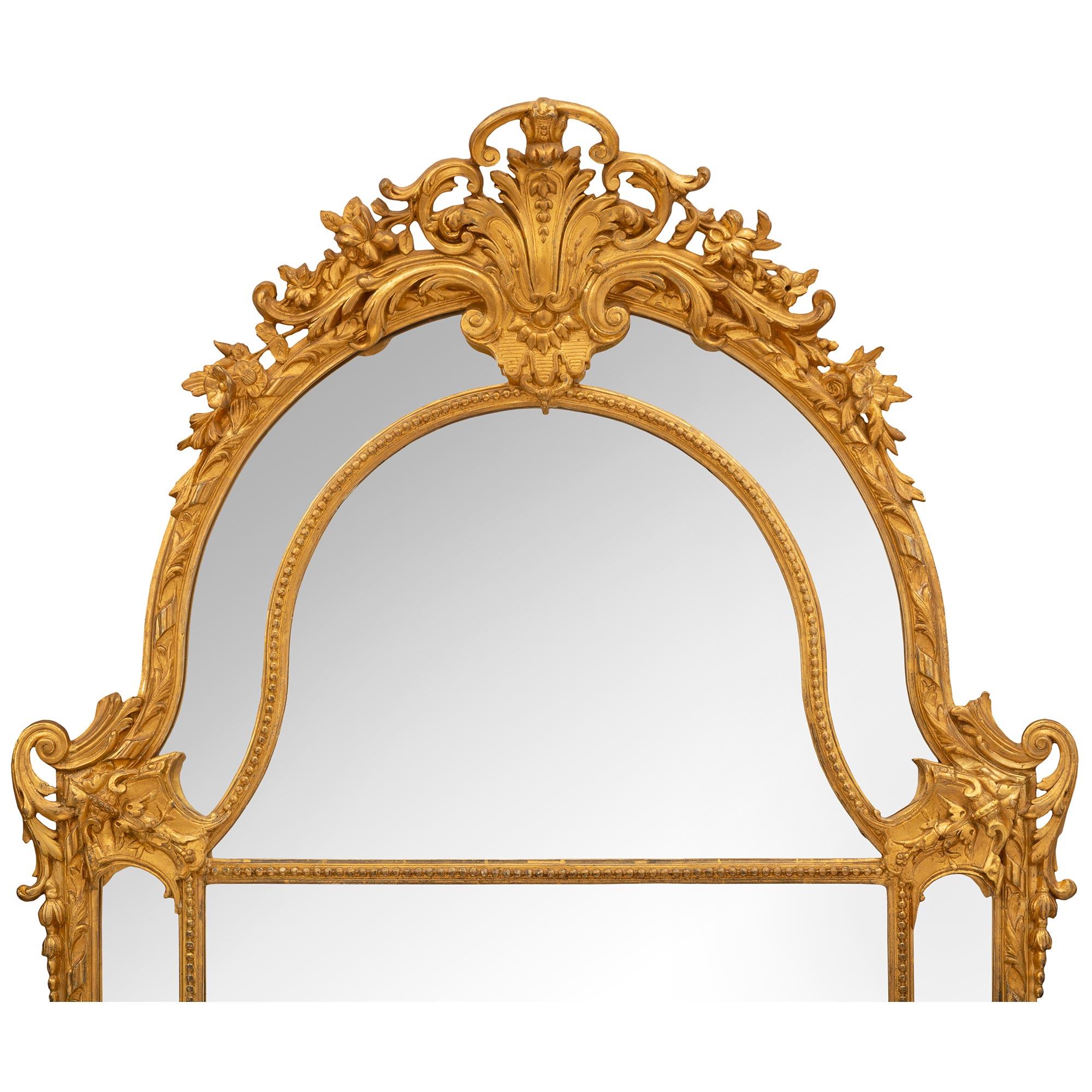 Miroir français du 19ème siècle en bois doré de style Louis XV Bon état - En vente à West Palm Beach, FL