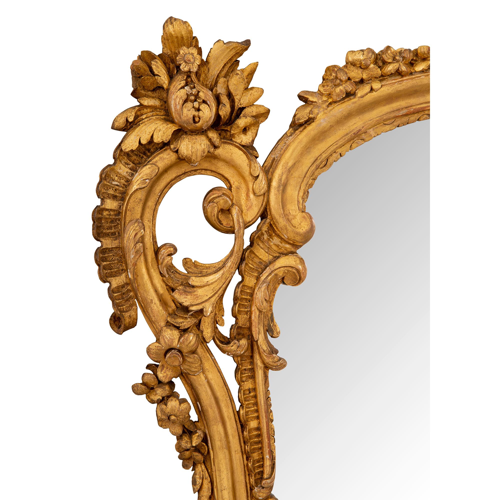 XIXe siècle Miroir français du 19ème siècle en bois doré de style Louis XV en vente
