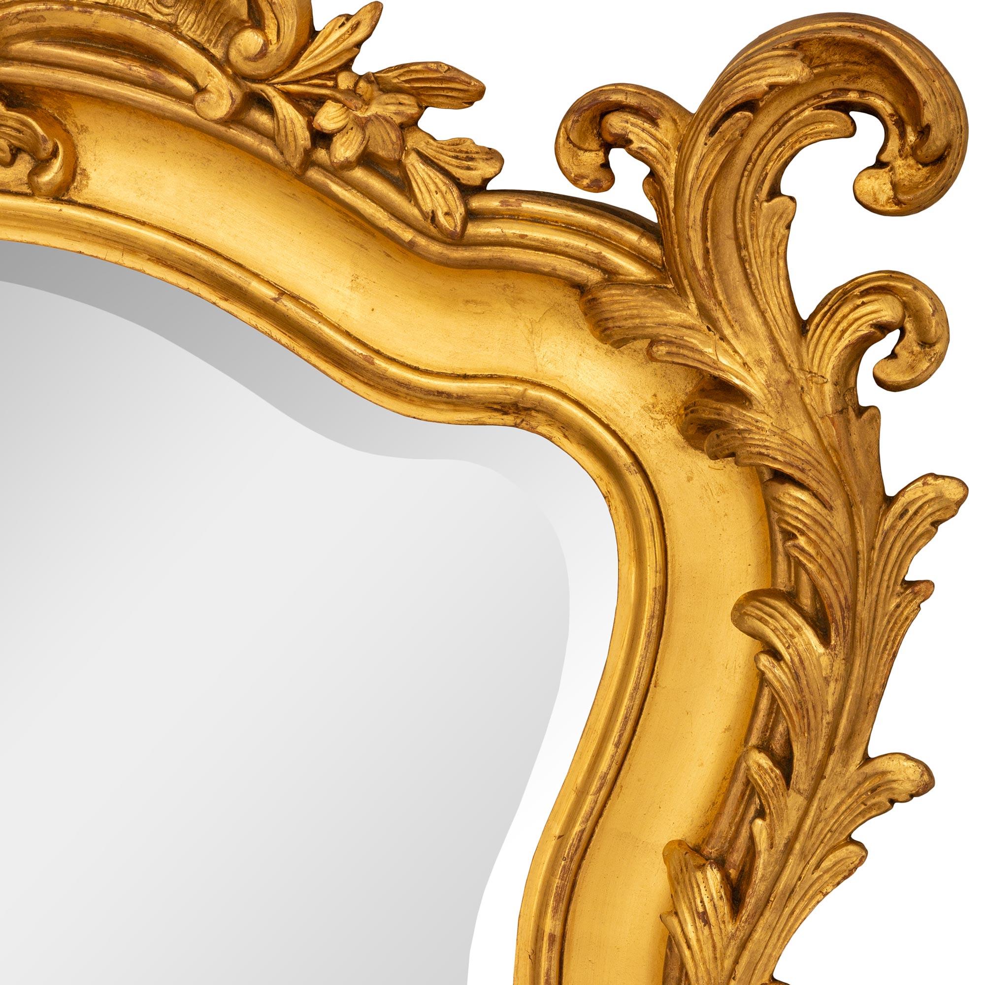 Specchio in legno dorato francese del XIX secolo Luigi XV St. in vendita 1