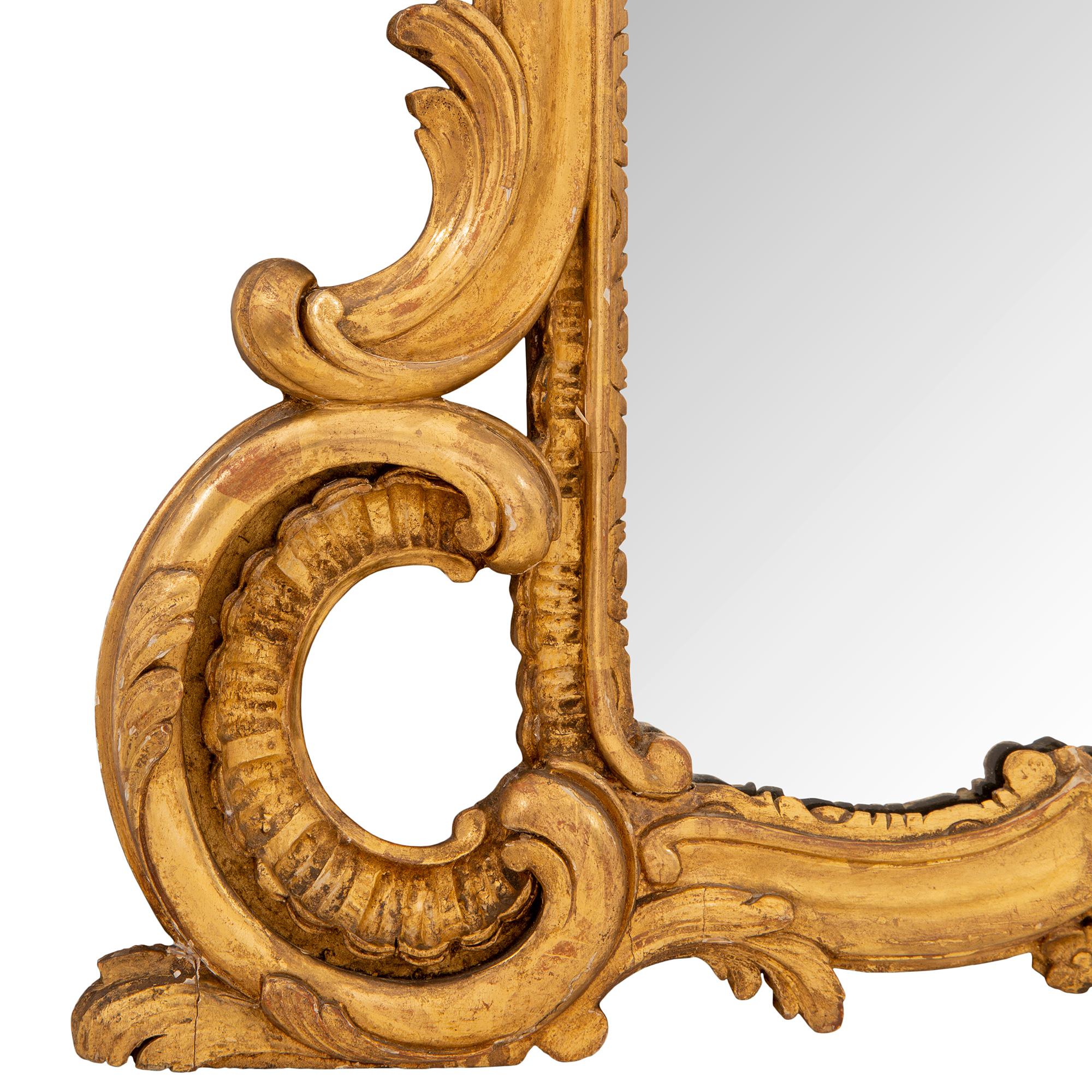 Miroir français du 19ème siècle en bois doré de style Louis XV en vente 2