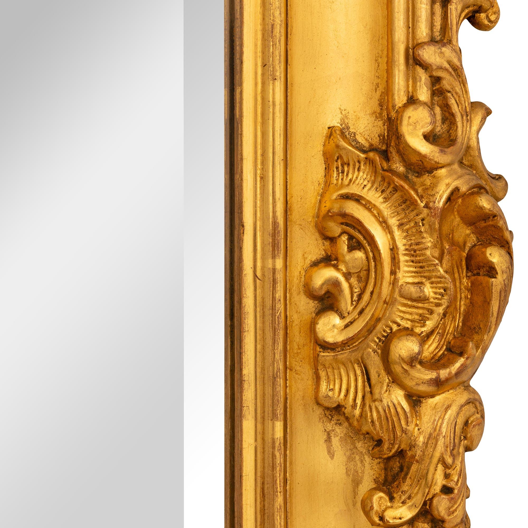 Specchio in legno dorato francese del XIX secolo Luigi XV St. in vendita 3