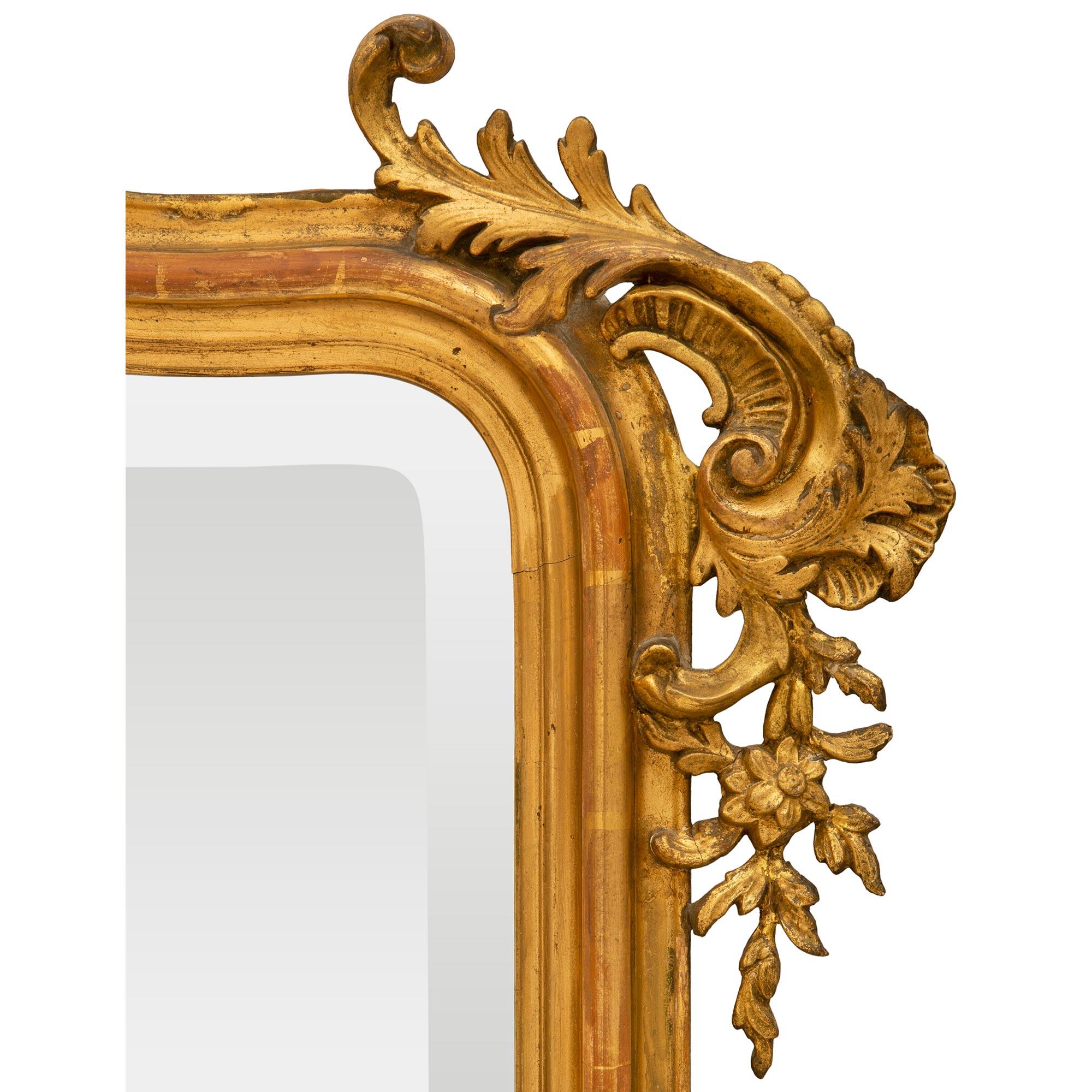 Miroir français du 19ème siècle en bois doré de style Louis XV en vente 1