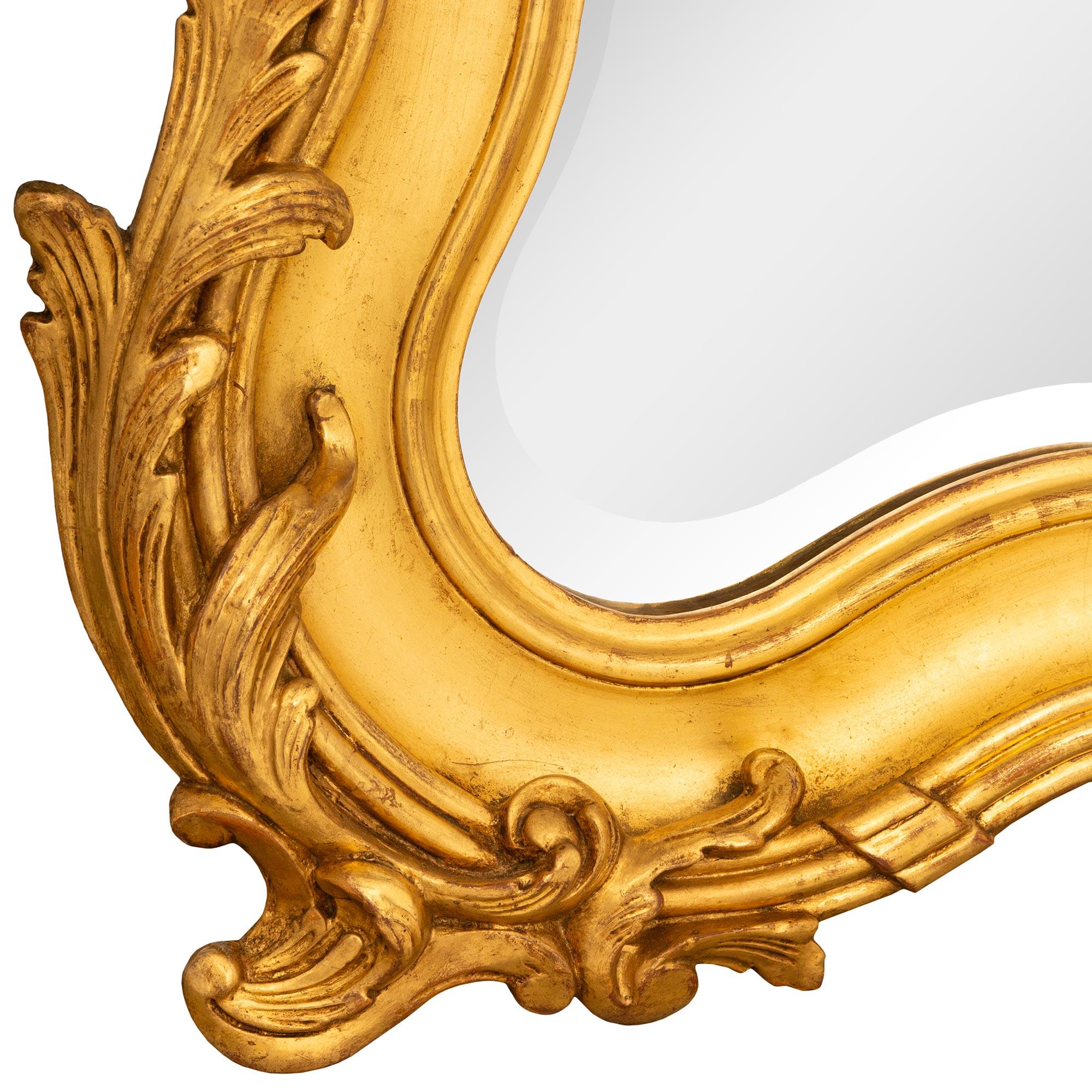 Specchio in legno dorato francese del XIX secolo Luigi XV St. in vendita 4
