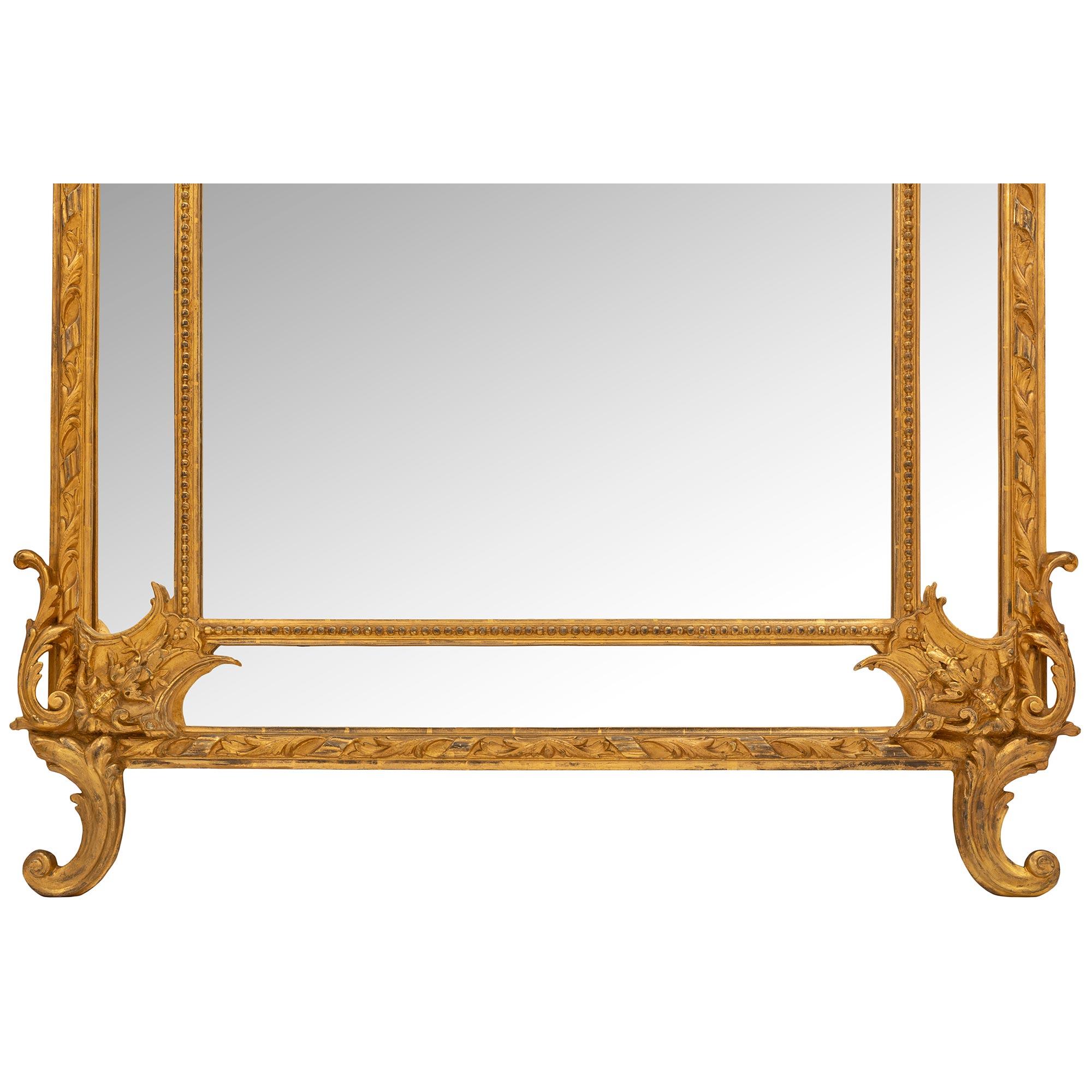 Miroir français du 19ème siècle en bois doré de style Louis XV en vente 4