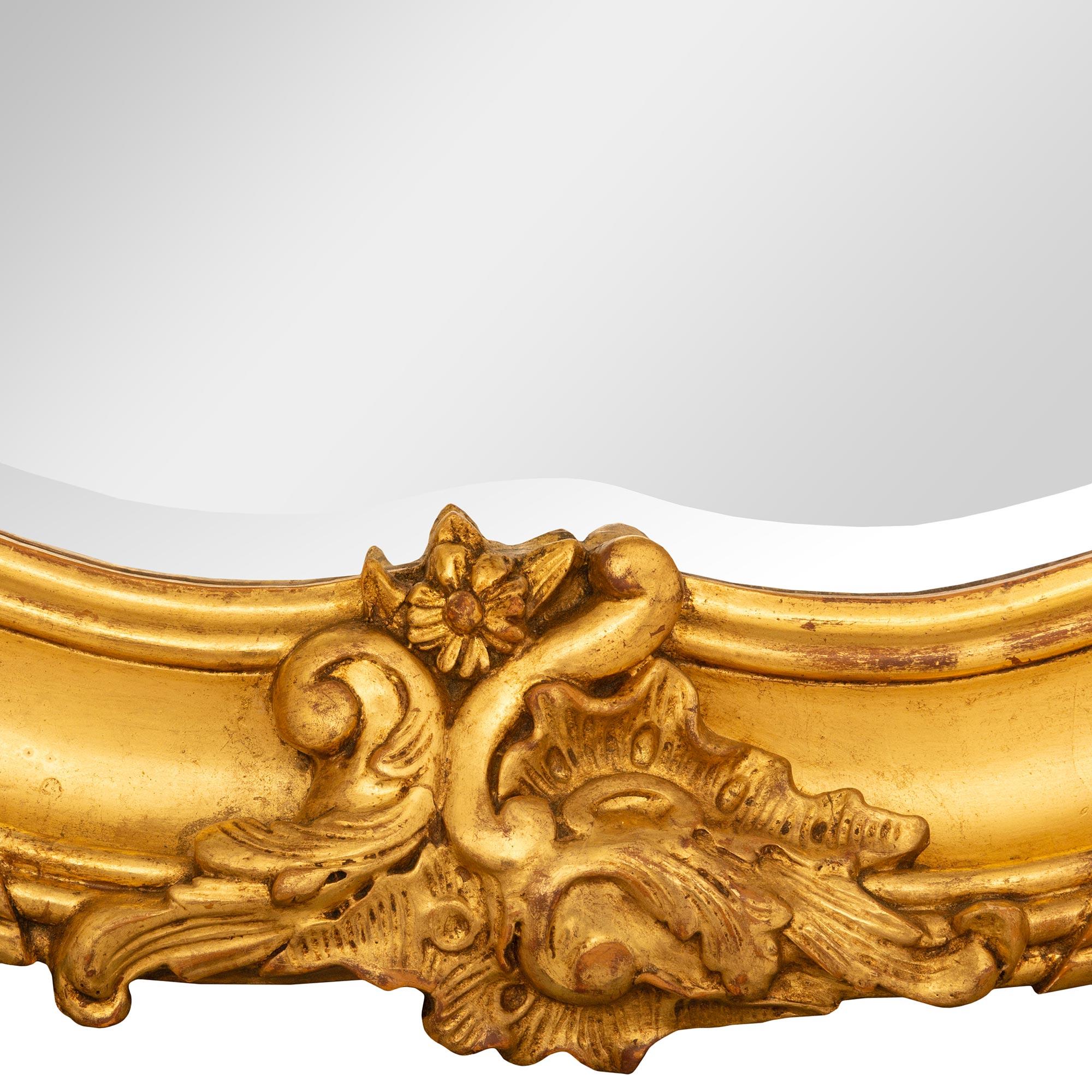 Specchio in legno dorato francese del XIX secolo Luigi XV St. in vendita 5