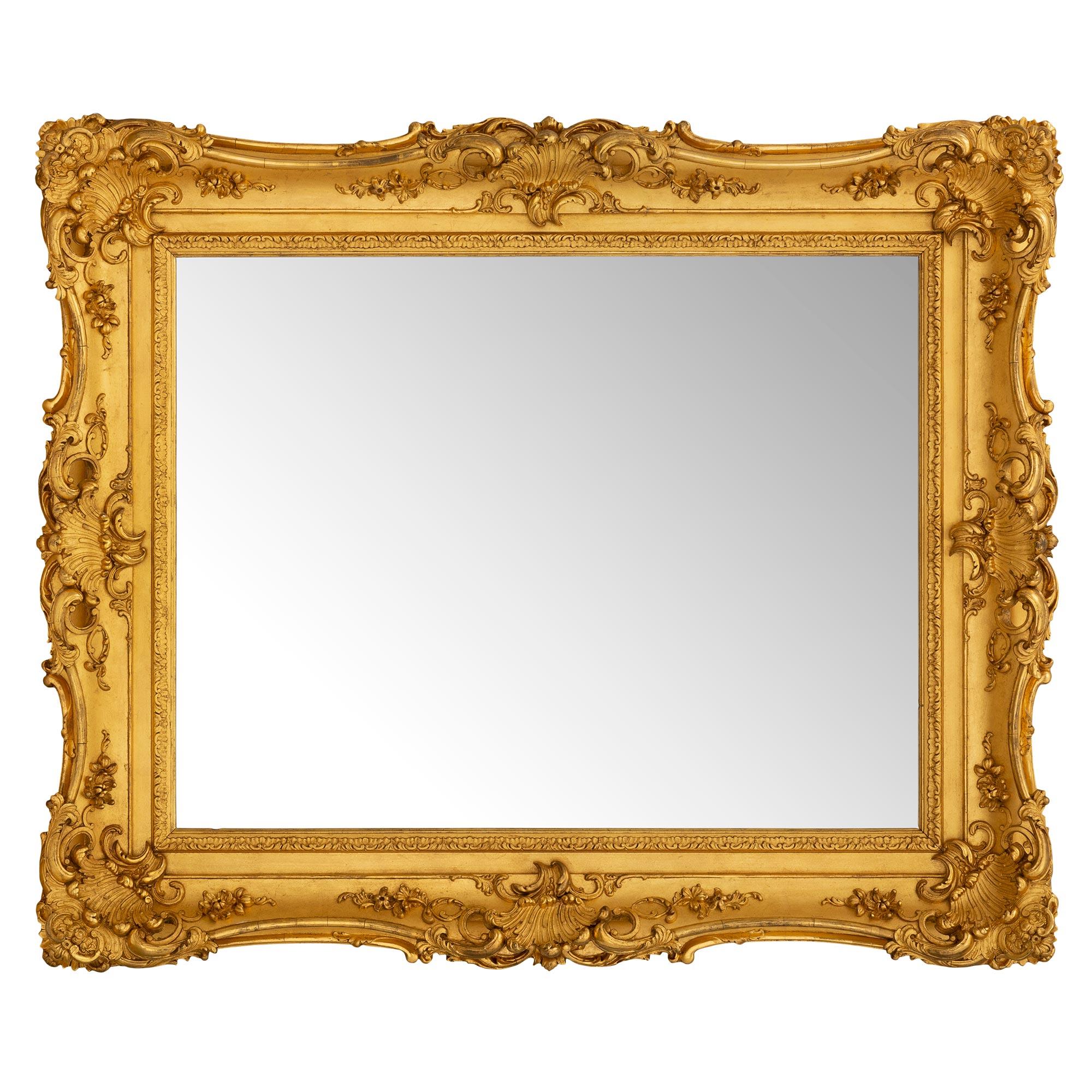 Miroir français du 19ème siècle en bois doré de style Louis XV en vente 4