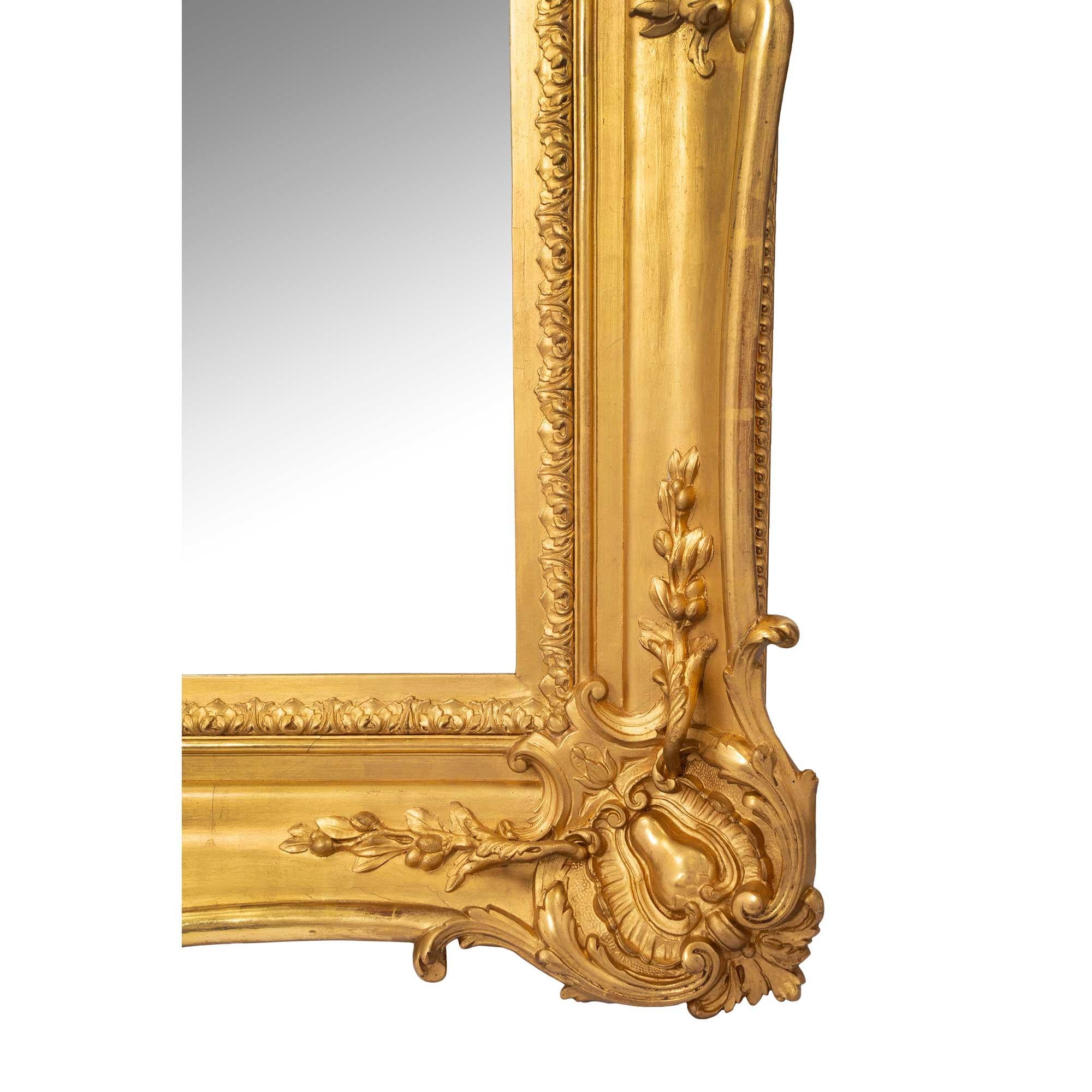 Miroirs français du XIXe siècle de style Louis XV en bois doré en vente 1
