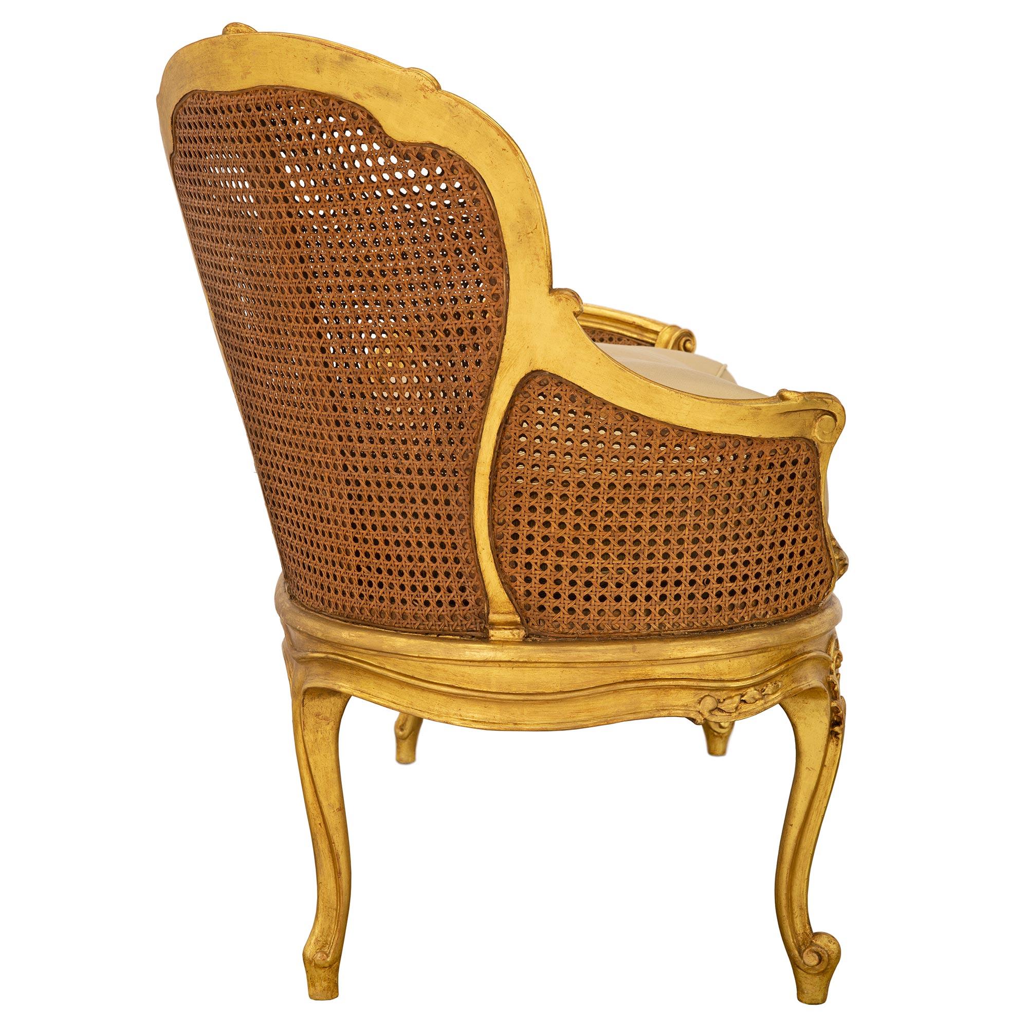 Louis XV.-Sessel aus vergoldetem Holz, Französisch, 19. Jahrhundert im Zustand „Gut“ im Angebot in West Palm Beach, FL