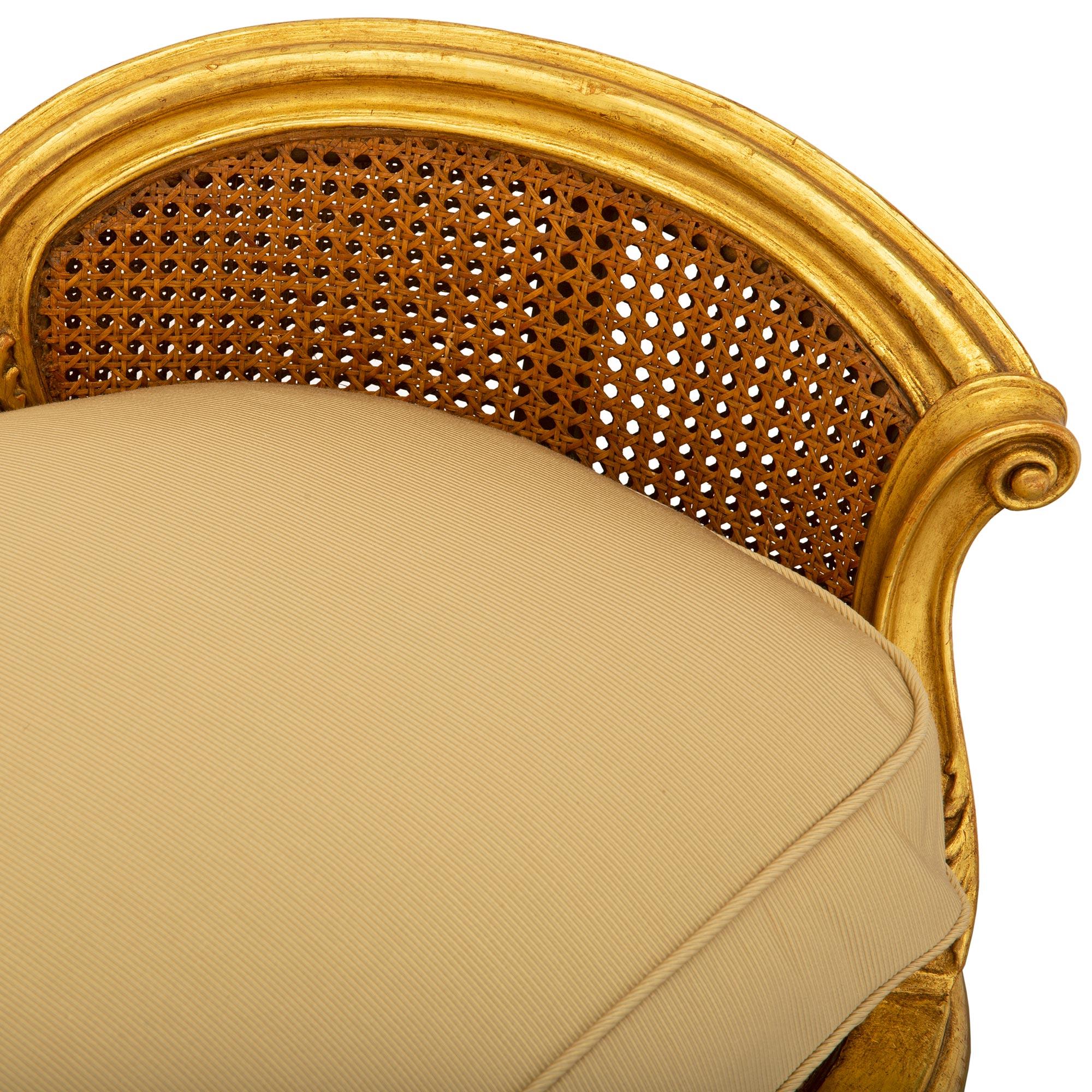 Louis XV.-Sessel aus vergoldetem Holz, Französisch, 19. Jahrhundert im Angebot 2