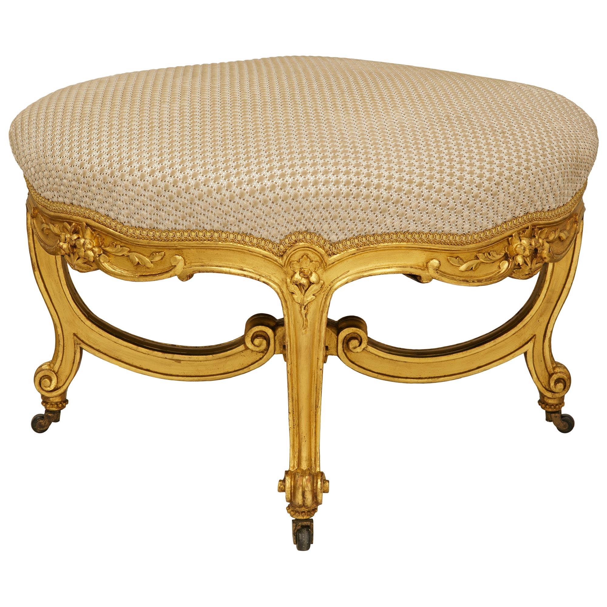 Taburete de madera dorada estilo Luis XV francés del siglo XIX Francés en venta