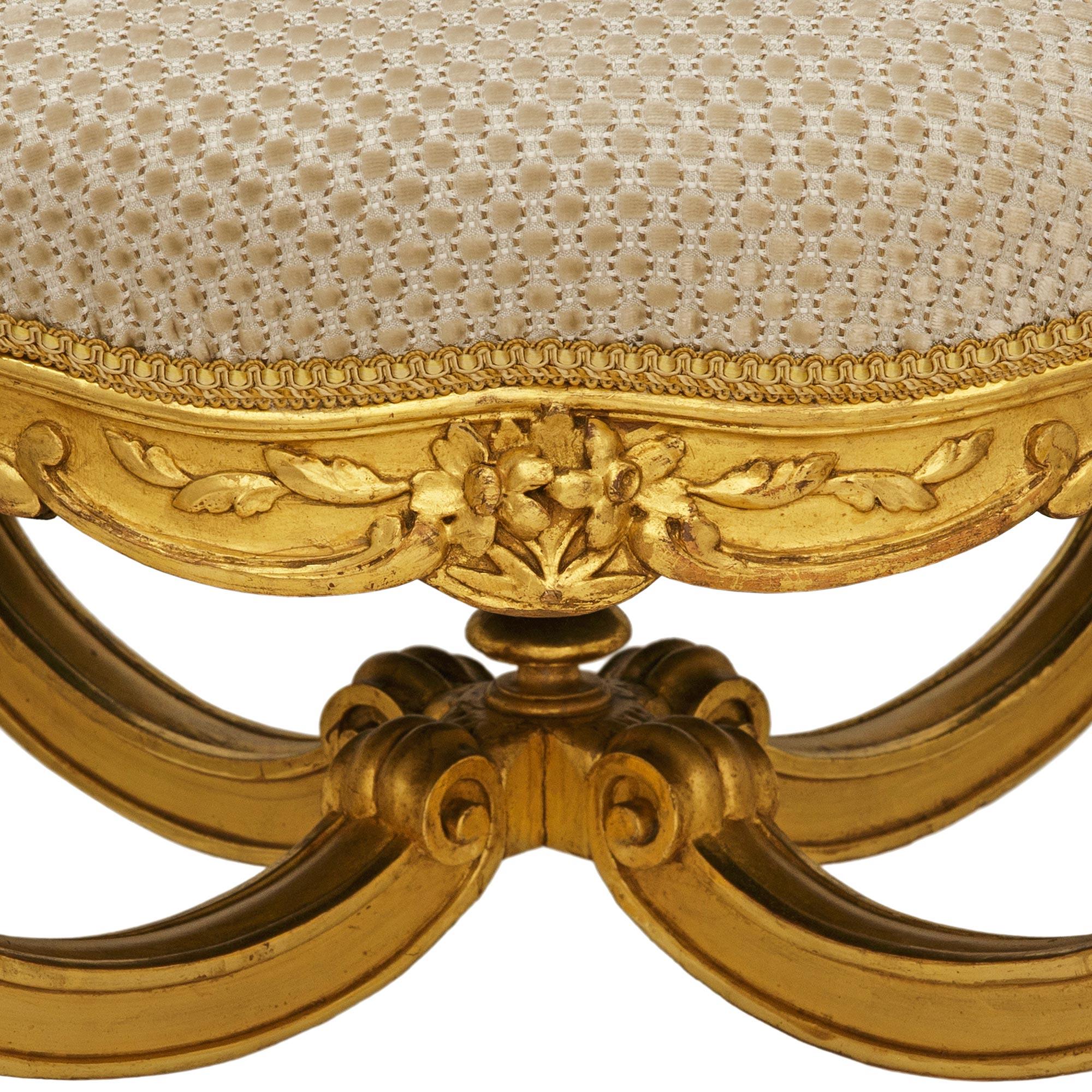 Taburete de madera dorada estilo Luis XV francés del siglo XIX en Bueno estado para la venta en West Palm Beach, FL