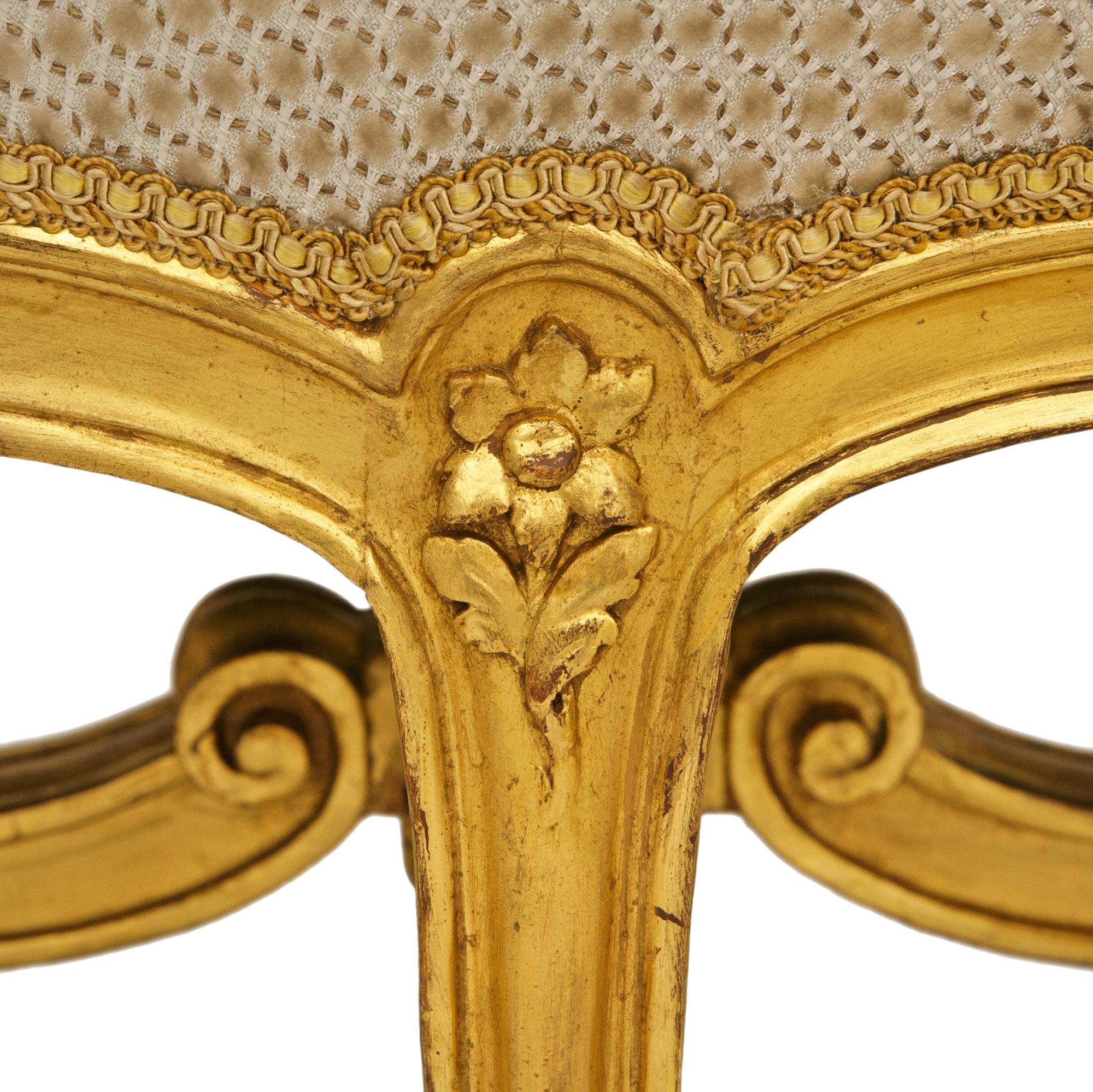 Taburete de madera dorada estilo Luis XV francés del siglo XIX Madera dorada en venta