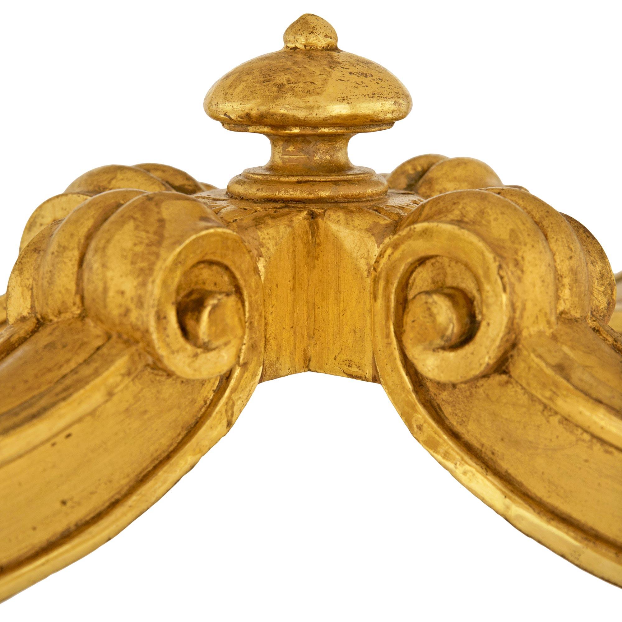 Taburete de madera dorada estilo Luis XV francés del siglo XIX en venta 1