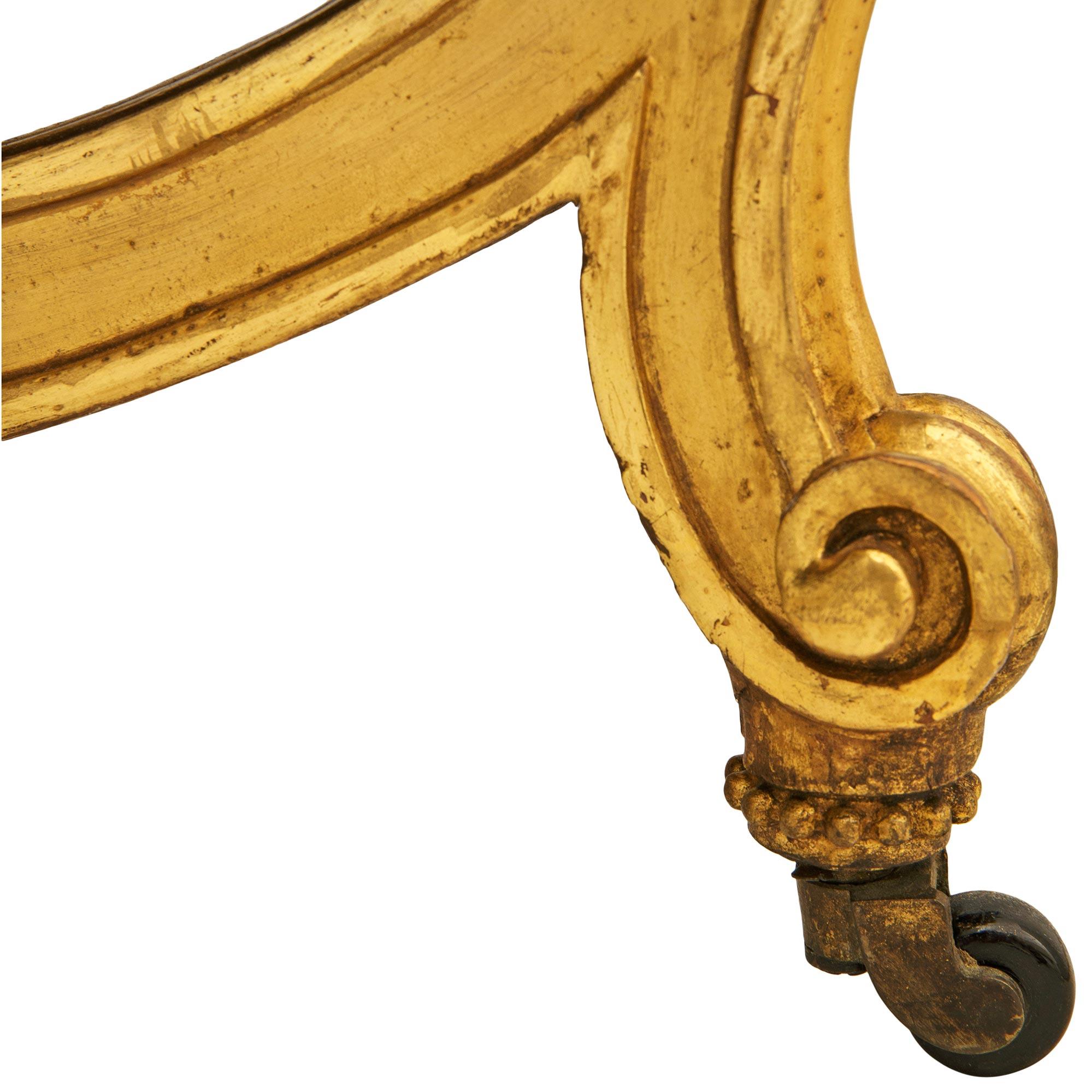 Taburete de madera dorada estilo Luis XV francés del siglo XIX en venta 2