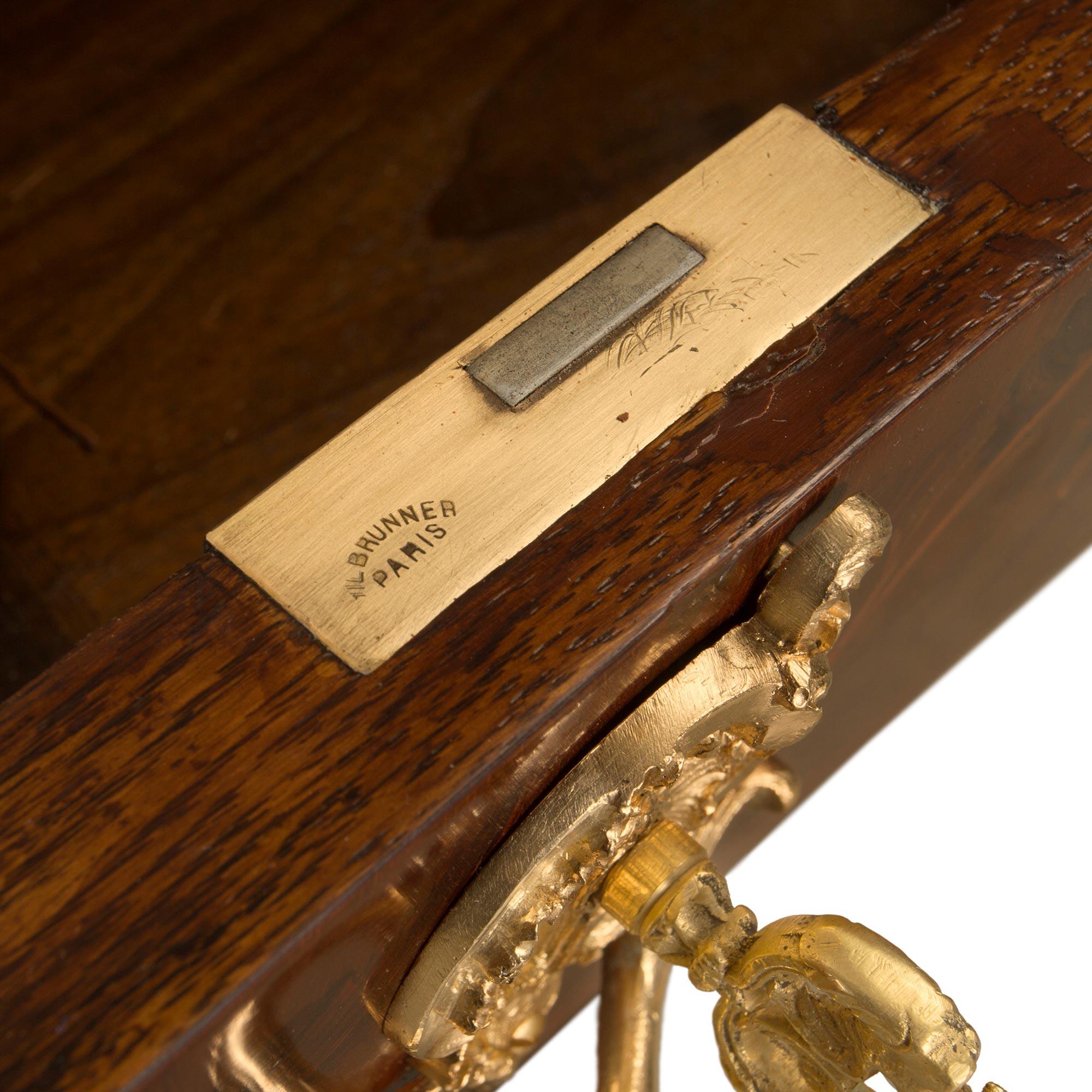 Schreibtisch aus Veilchenholz und Goldbronze, Louis XV.-Stil, 19. Jahrhundert im Angebot 6