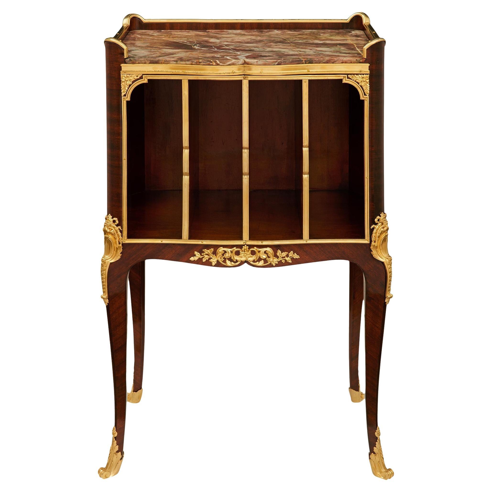 Table d'appoint française du XIXe siècle de style Louis XV en bois de roi, bronze doré et marbre
