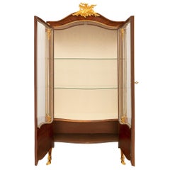 Cabinet Louis XV du 19ème siècle en bois de violette, tulipier et bronze doré