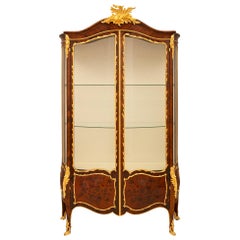 Cabinet Vitrine francese del XIX secolo Luigi XV in legno di Re, tulipano e ormolu
