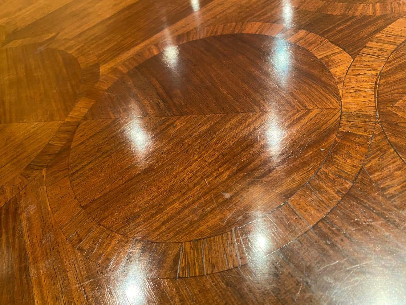 Commode francese del XIX secolo in legno di Re, tulipano e ormolu di San Luigi XV in vendita 7