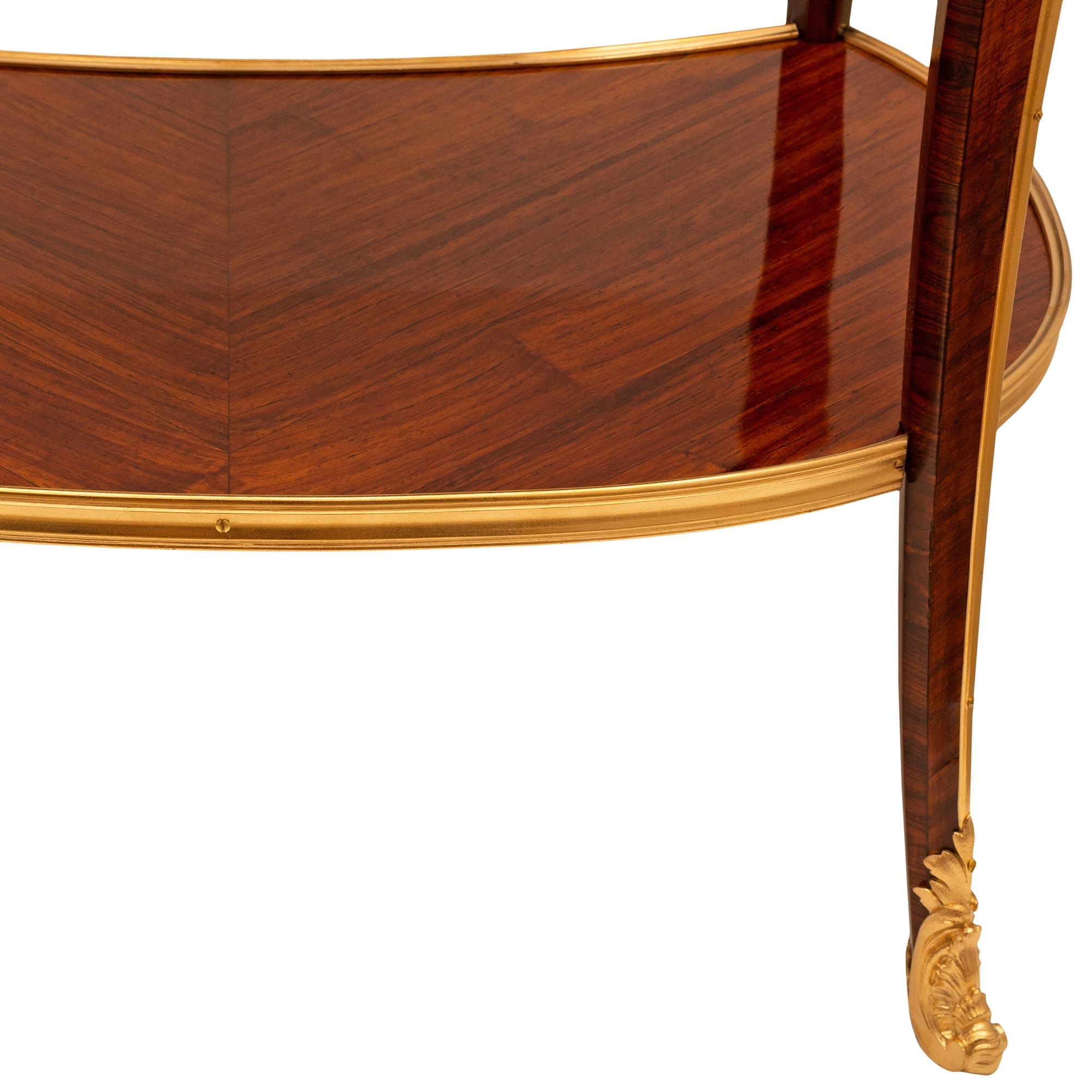 Table d'appoint en bois de roi, tulipier et bronze doré de style Louis XV du XIXe siècle en vente 4