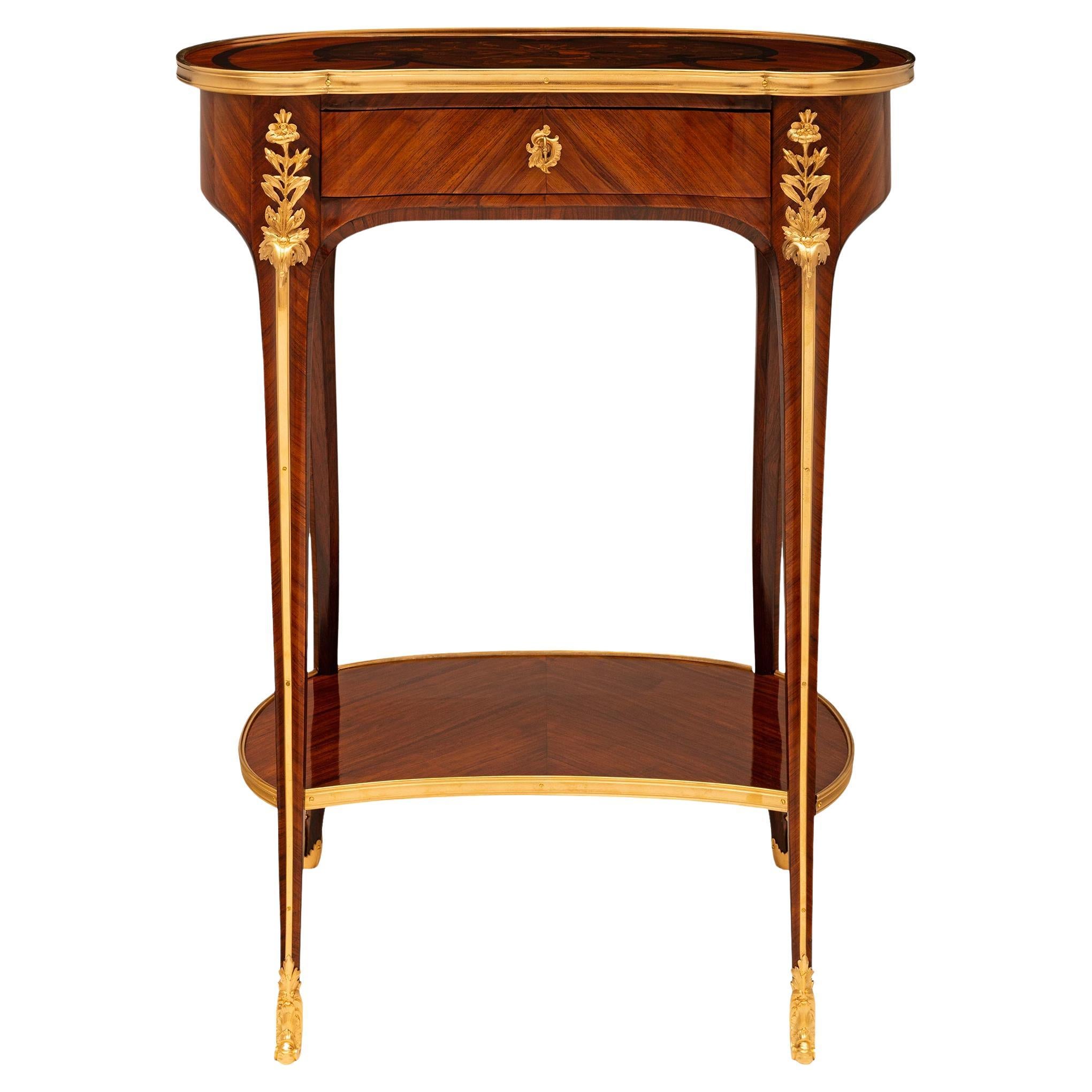 Table d'appoint en bois de roi, tulipier et bronze doré de style Louis XV du XIXe siècle en vente