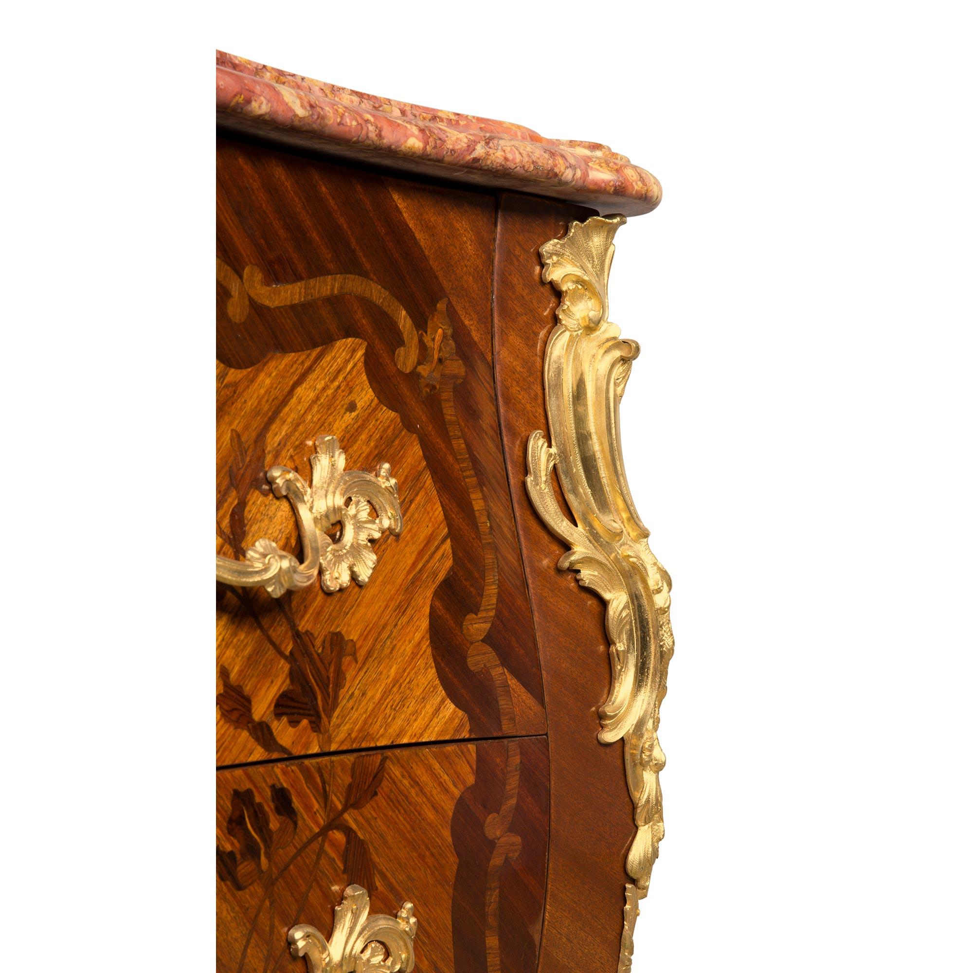 Kommode aus Veilchenholz, Tulpenholz, Goldbronze und Marmor, Louis XV.-Stil, 19. Jahrhundert im Angebot 6