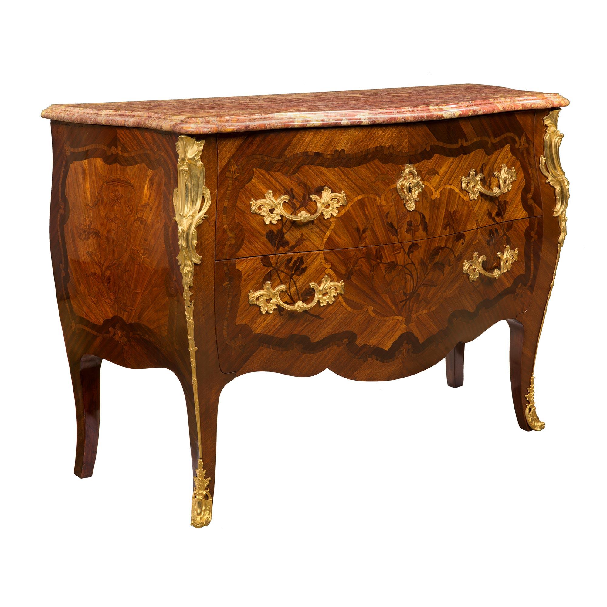 Francese Cassapanca francese del XIX secolo in stile Luigi XV, legno di tulipano, ormolu e marmo in vendita