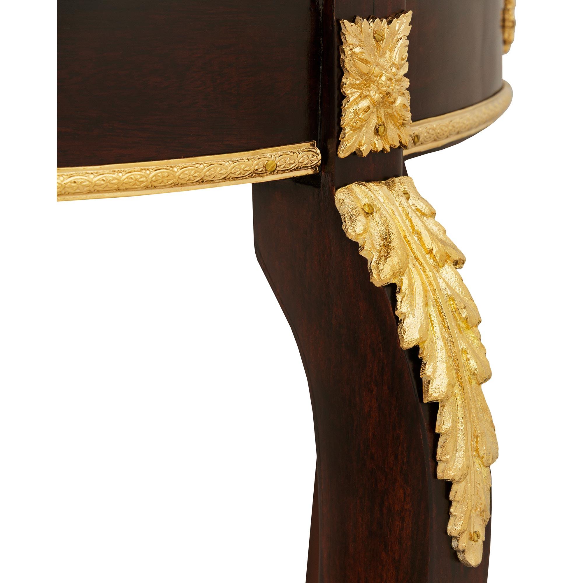 Table d'appoint en acajou, marbre rouge et bronze doré, de style Louis XV, du XIXe siècle. Bon état - En vente à West Palm Beach, FL