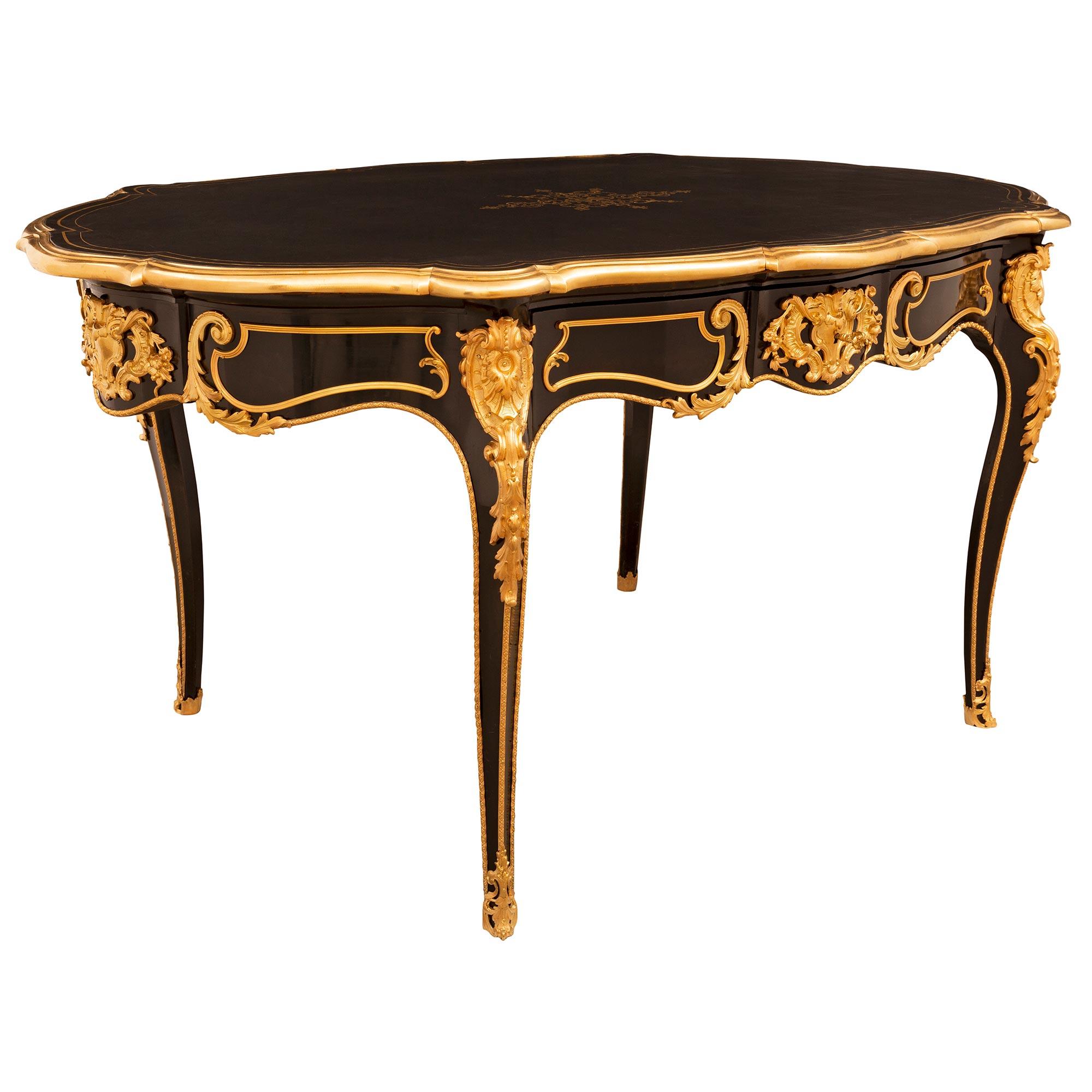 Ebenholz- und Goldbronze-Schreibtisch aus der Zeit Ludwigs XV. und Napoleons III. des 19. Jahrhunderts (Napoleon III.) im Angebot