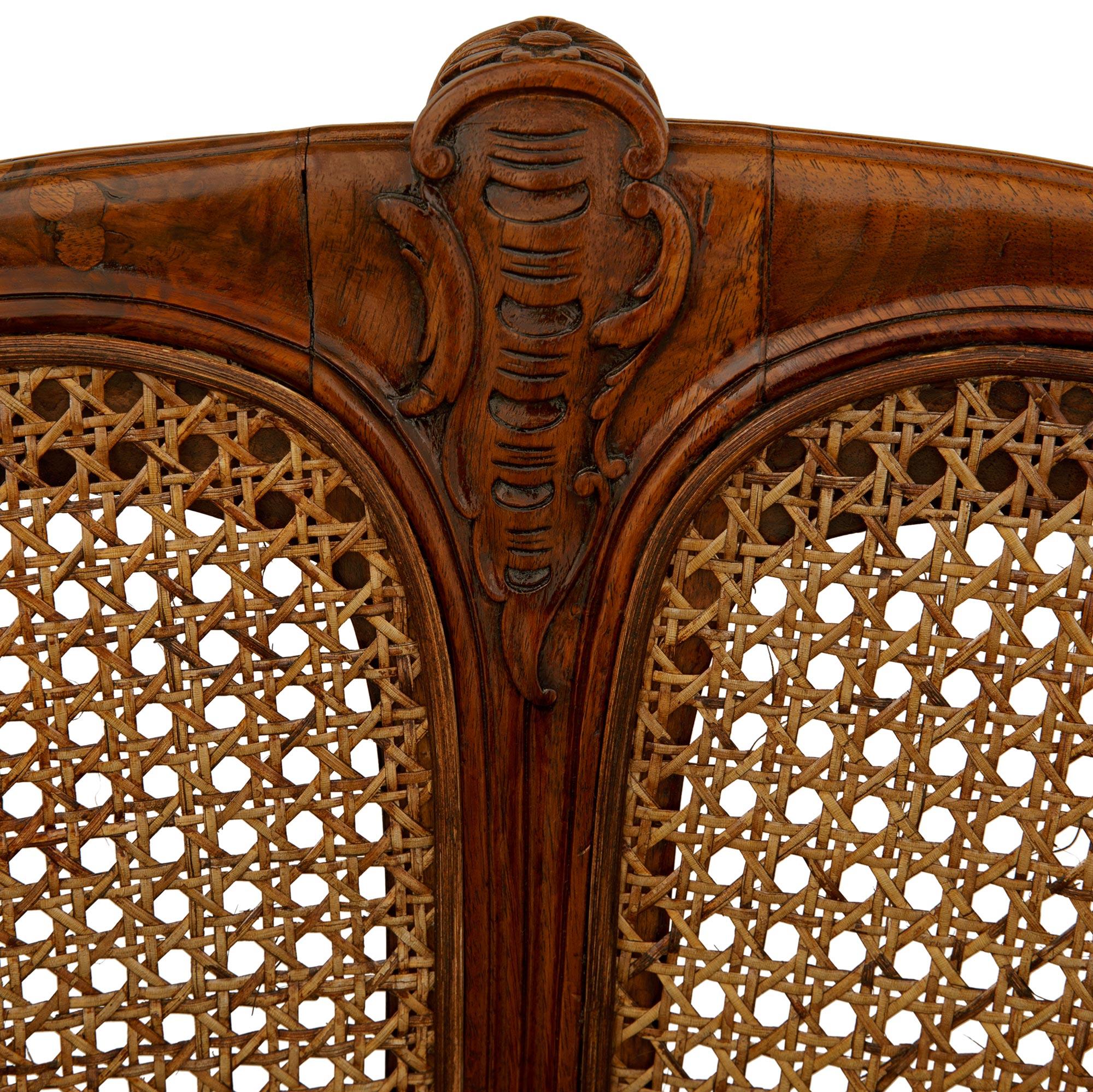 Canne Fauteuil-lavabo/chaise de bureau en chêne français du XIXe siècle de style Louis XV en vente