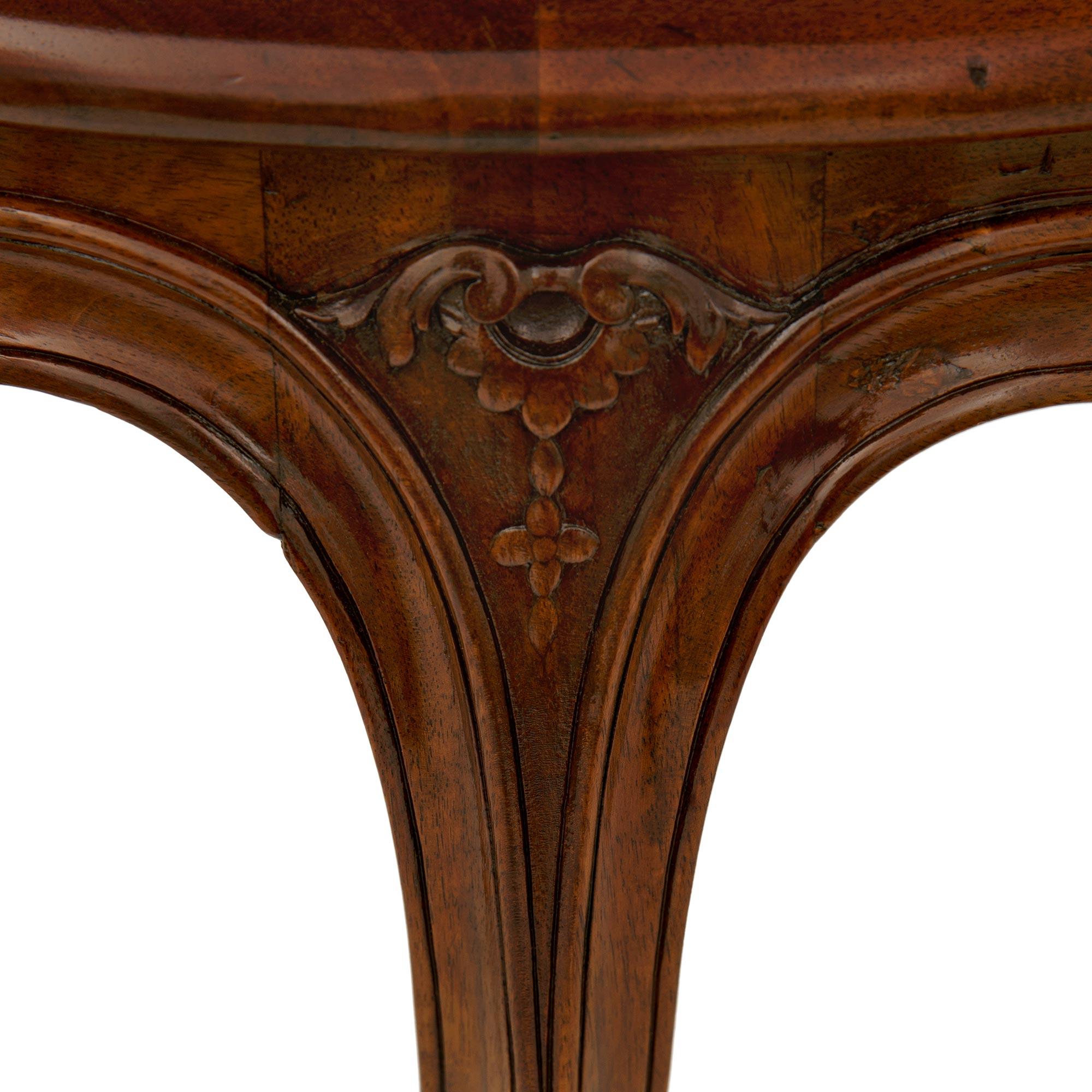 Fauteuil-lavabo/chaise de bureau en chêne français du XIXe siècle de style Louis XV en vente 2