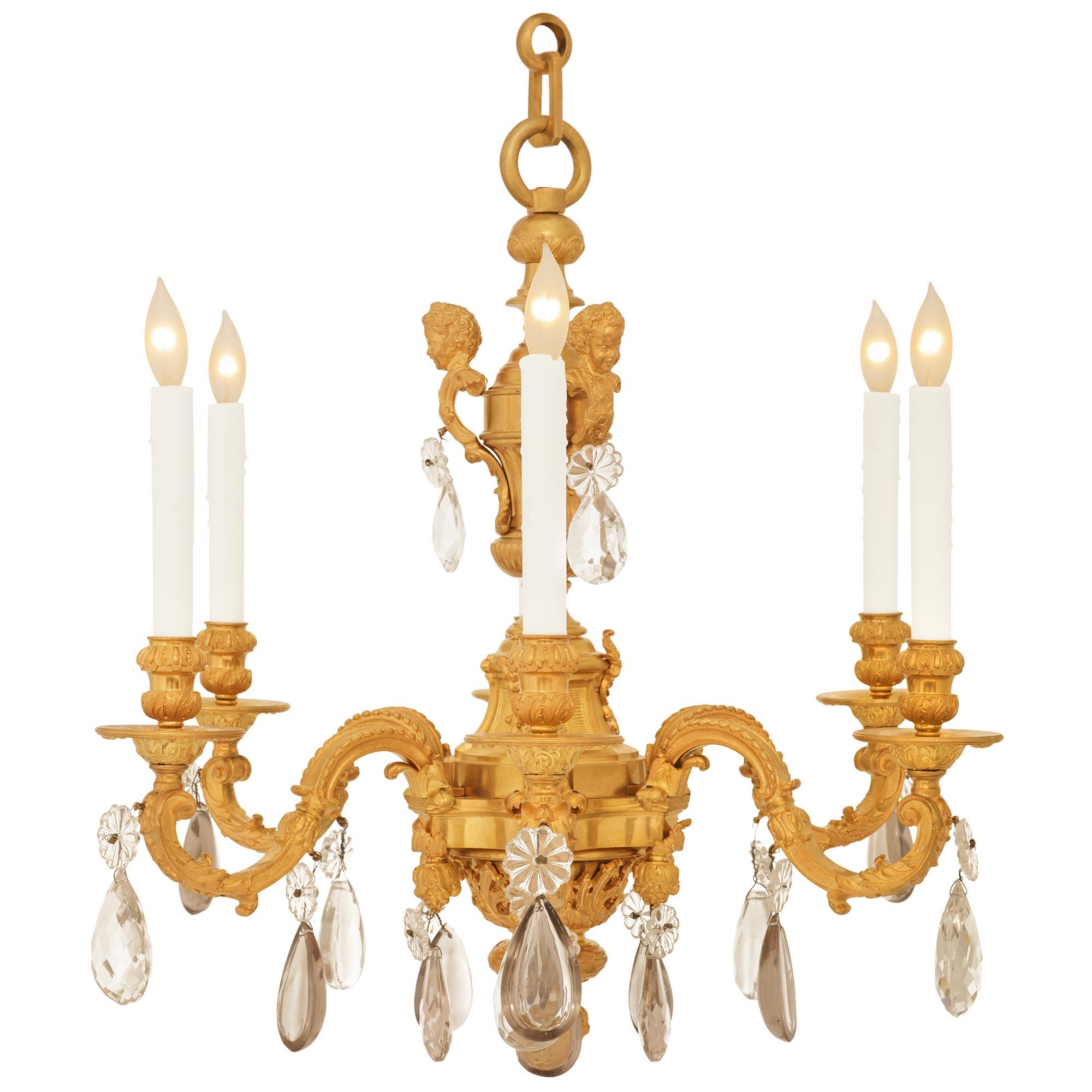 Französischer Kronleuchter aus Ormolu und Baccarat-Kristall aus dem 19. (Louis XV.) im Angebot