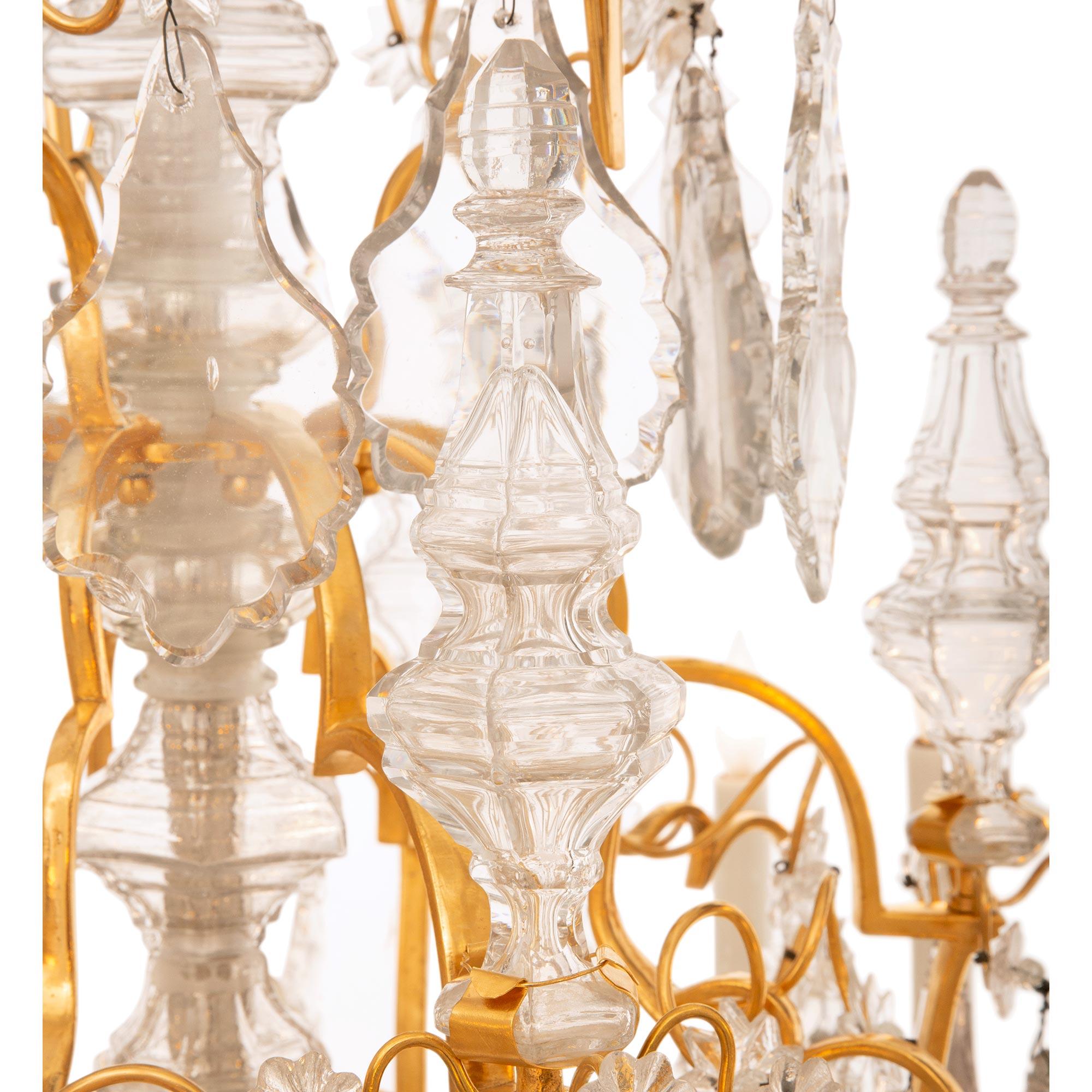 Französisch 19. Jahrhundert Louis XV st. Ormolu und Baccarat Kristall-Kronleuchter. im Zustand „Gut“ im Angebot in West Palm Beach, FL