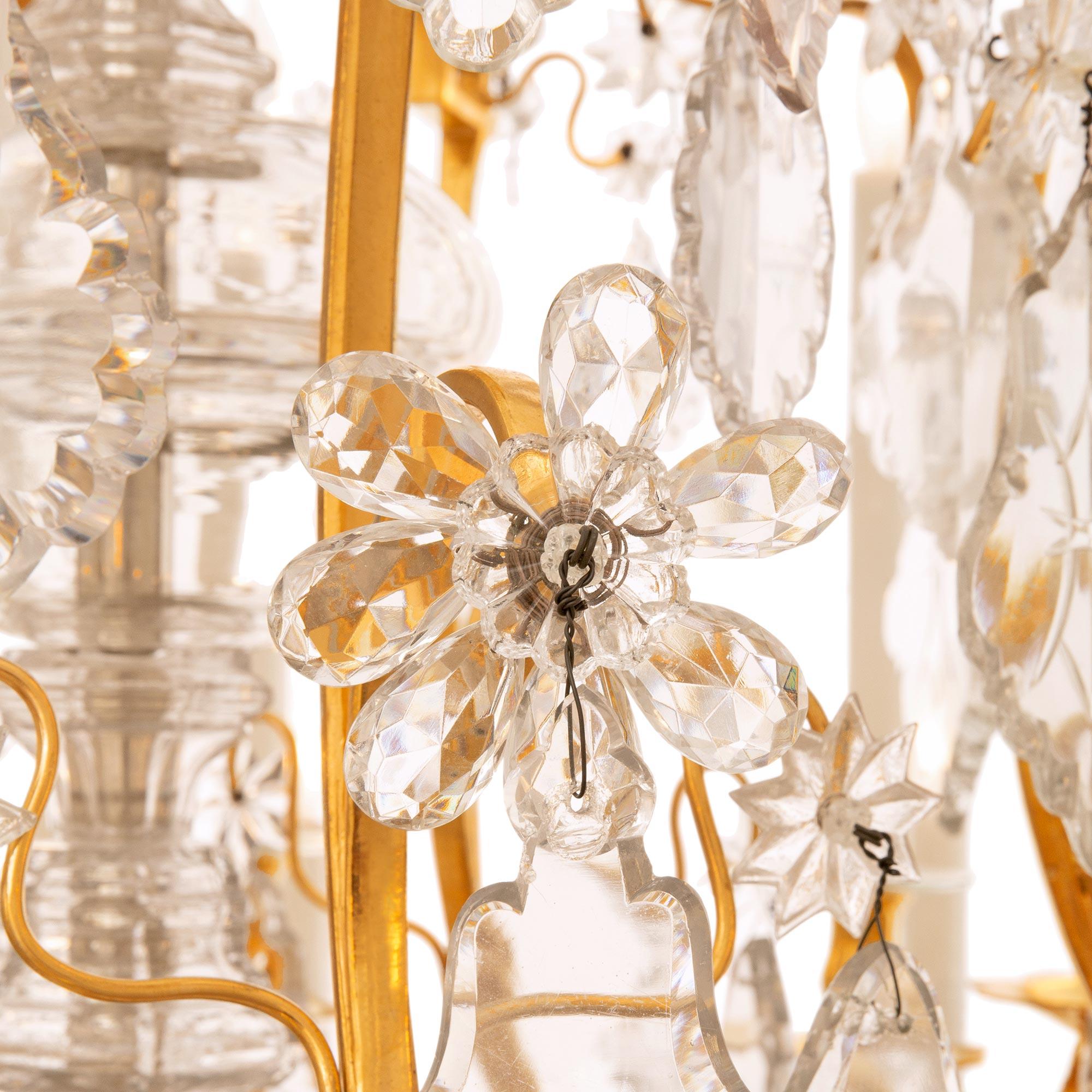 Französisch 19. Jahrhundert Louis XV st. Ormolu und Baccarat Kristall-Kronleuchter. im Angebot 1