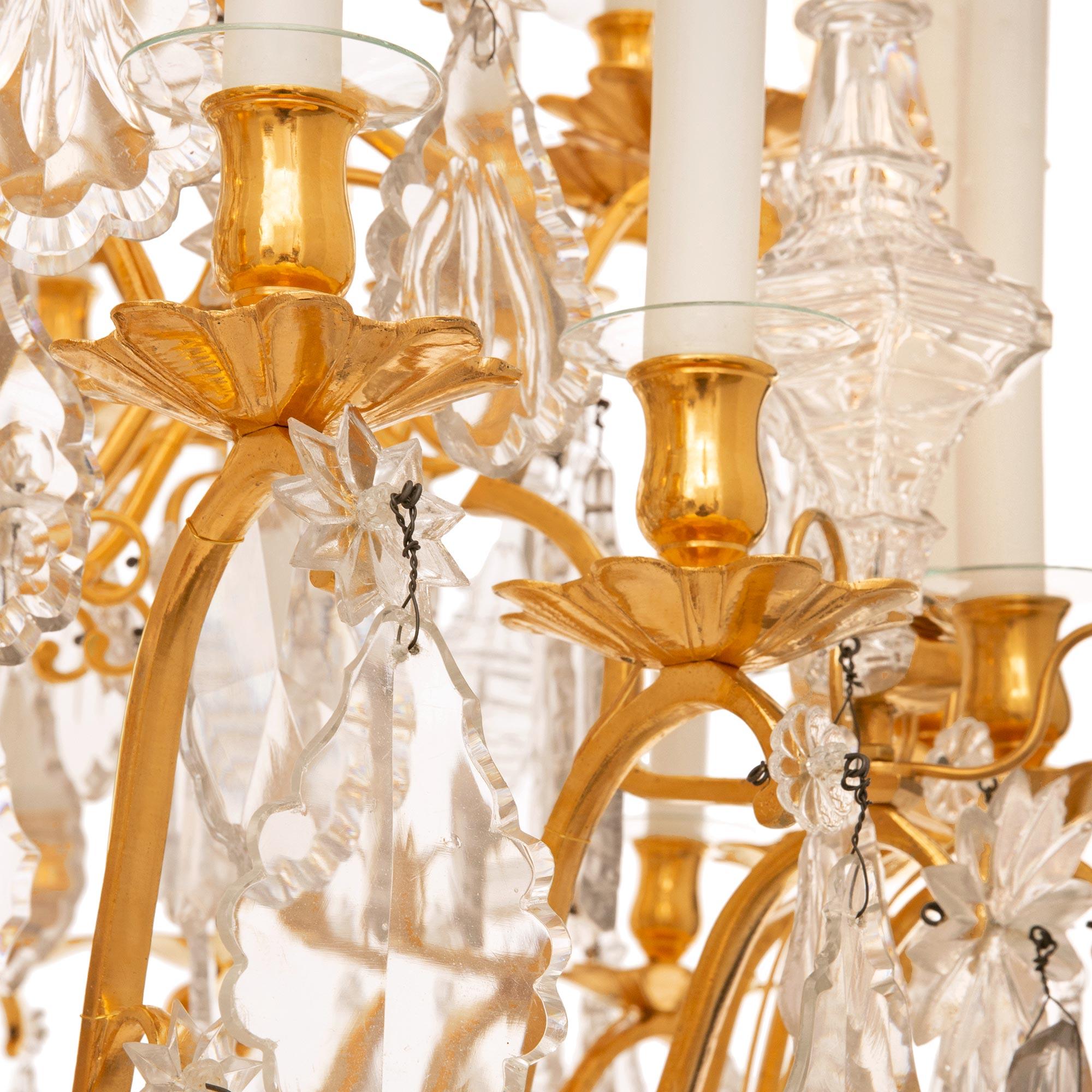 Französisch 19. Jahrhundert Louis XV st. Ormolu und Baccarat Kristall-Kronleuchter. im Angebot 2